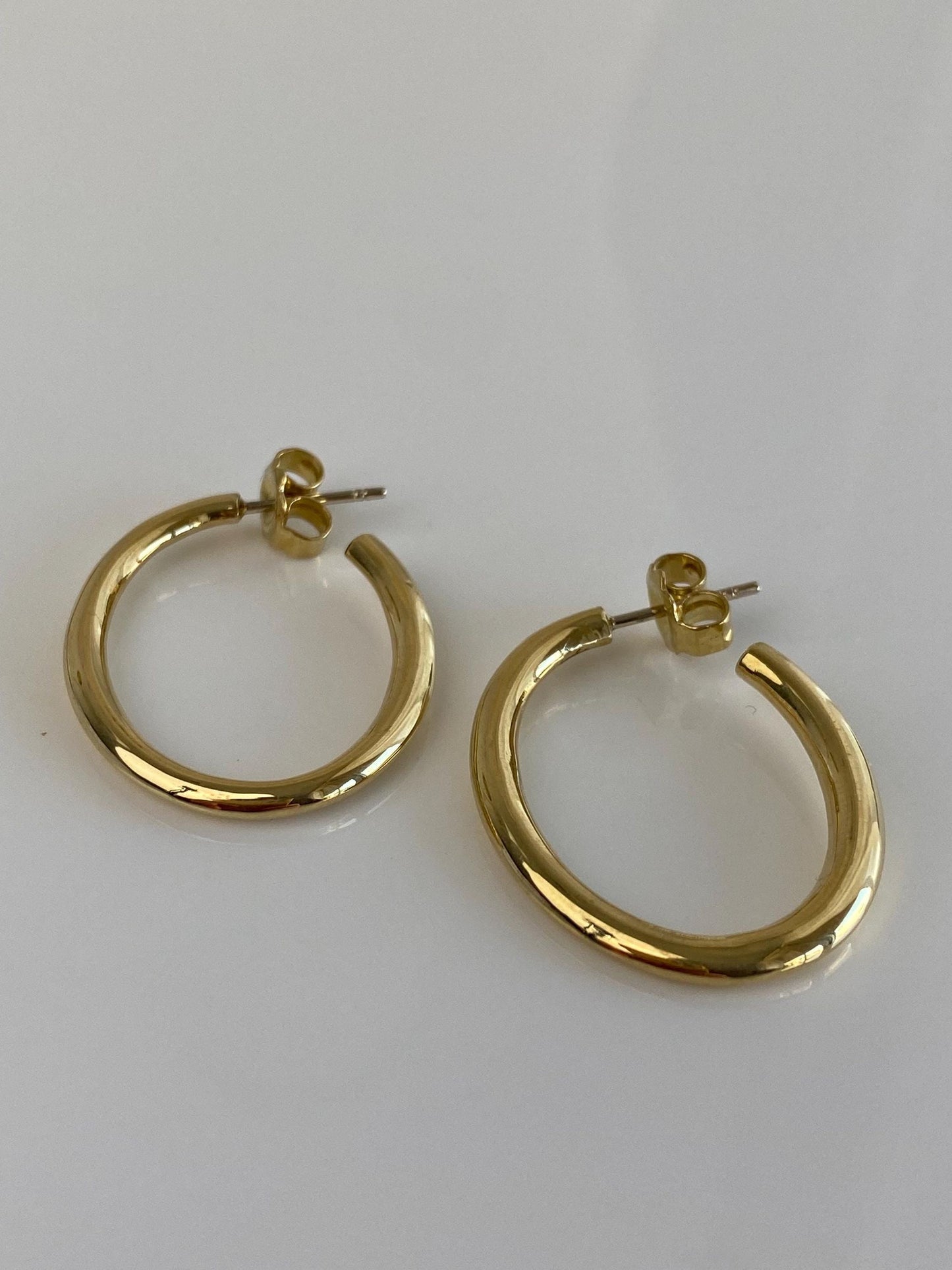 Vintage 18k Yellow Gold Oval Hoop Earrings