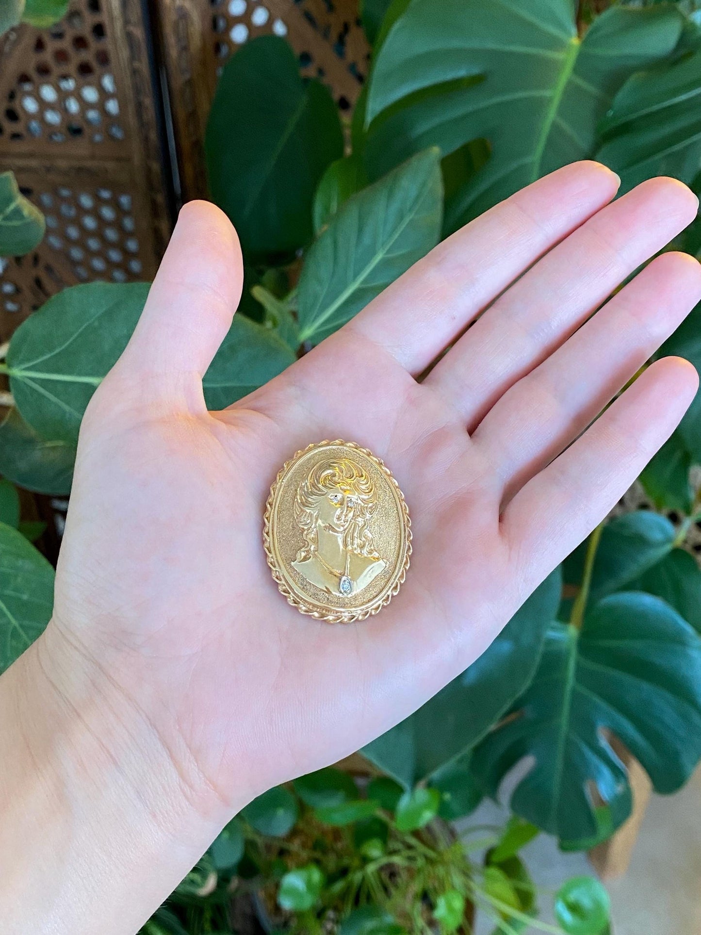Vintage Solid 14k Yellow Gold Large Diamonds Lady Cameo Brooch Charm