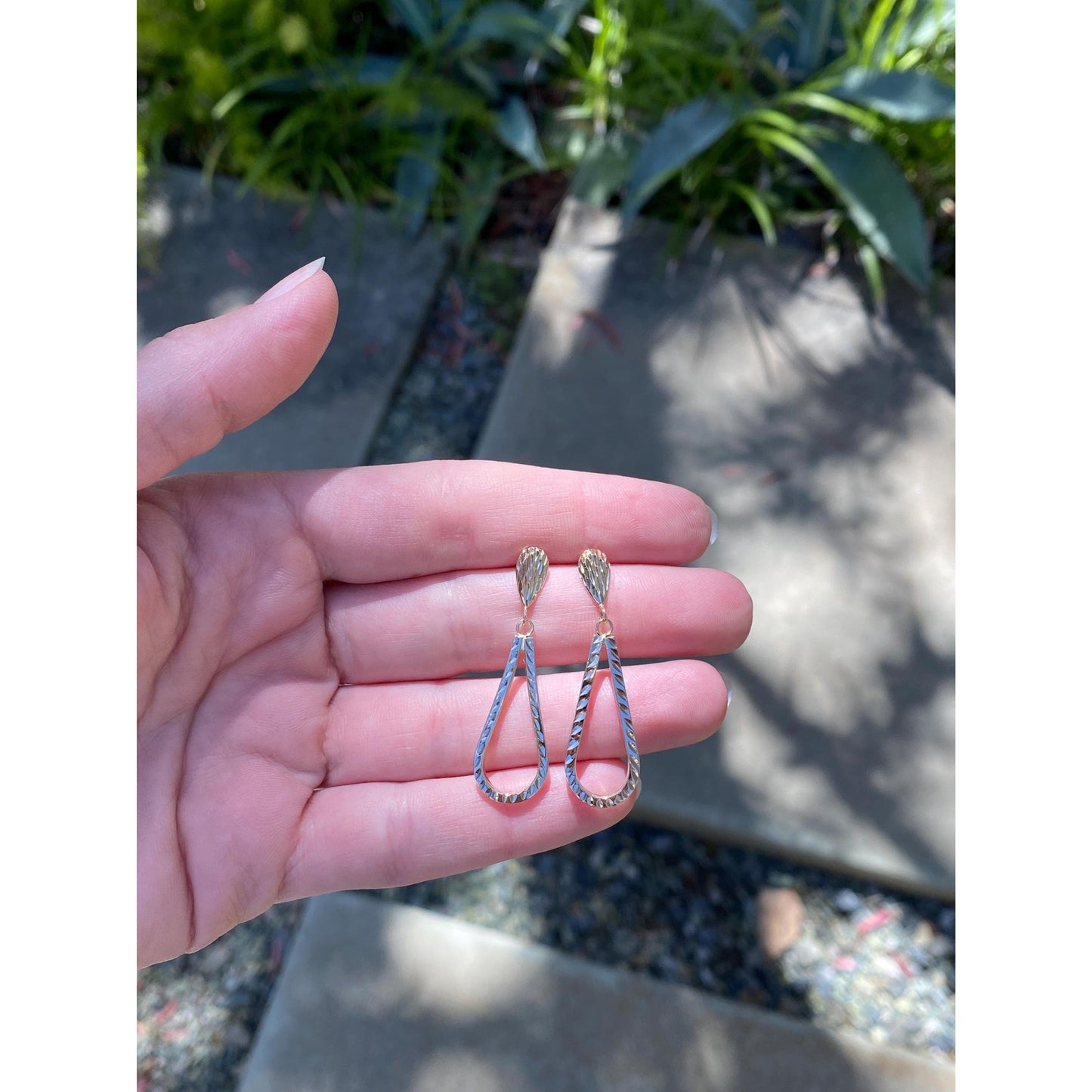 Vintage 14k Yellow Gold Diamond Cut Teardrop Dangle Stud Earrings