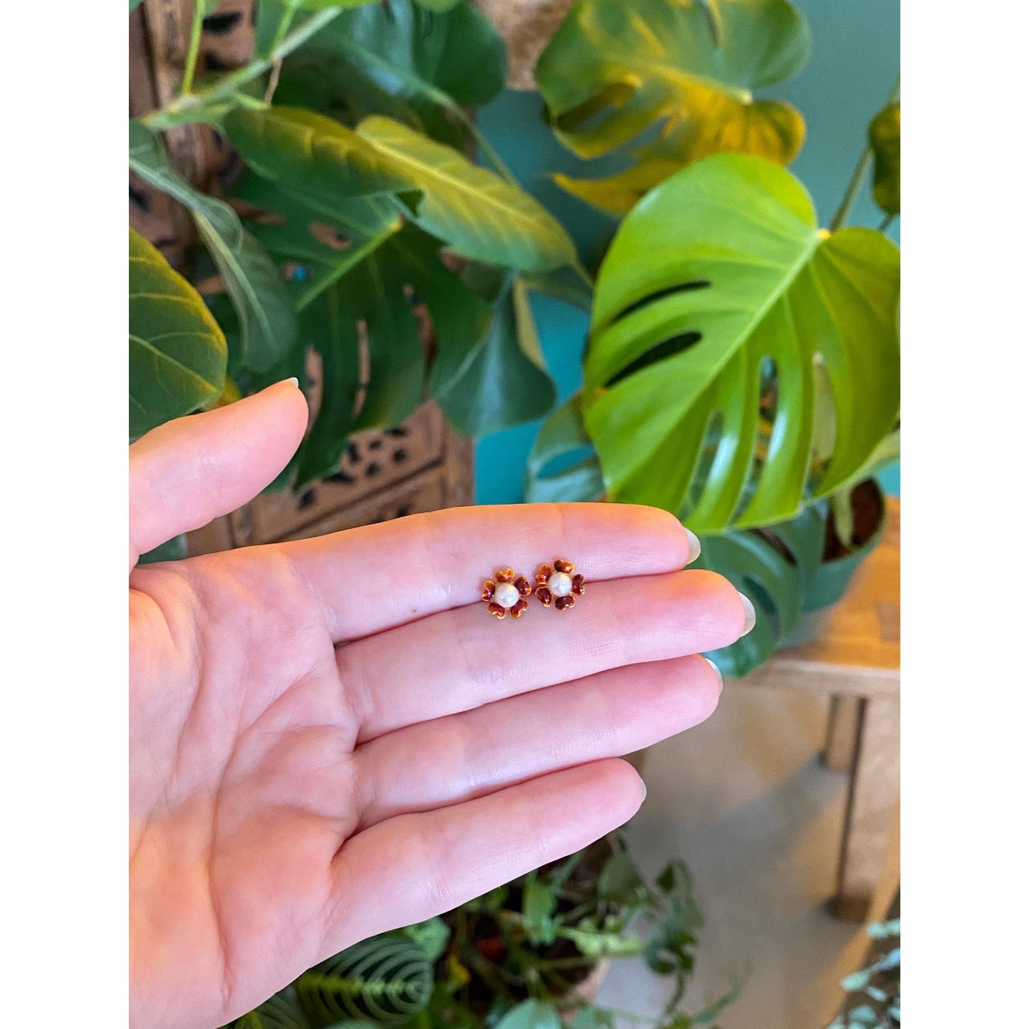 Vintage Solid 14k Yellow Gold Red Enamel Pearl Flower Stud Earrings