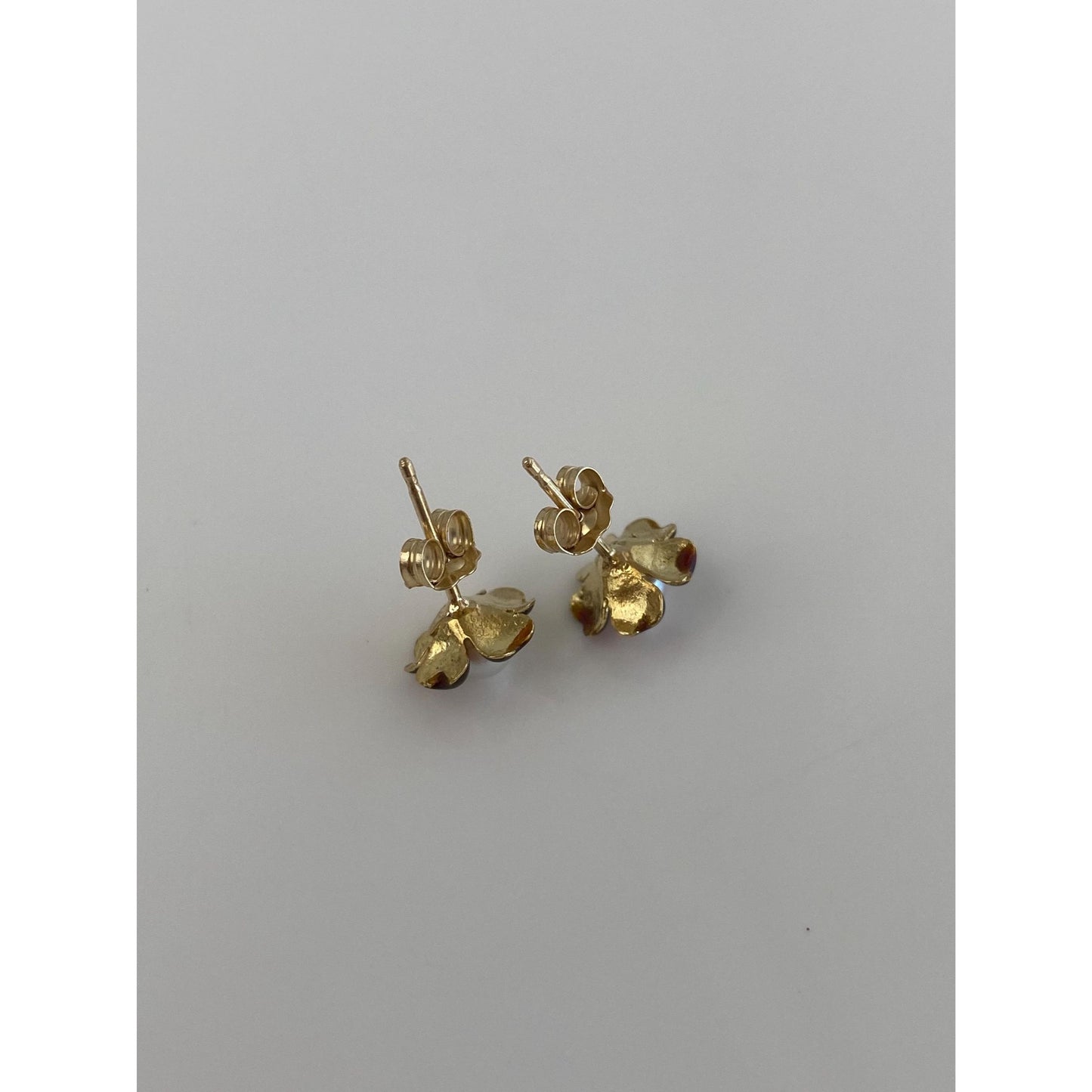 Vintage Solid 14k Yellow Gold Red Enamel Pearl Flower Stud Earrings