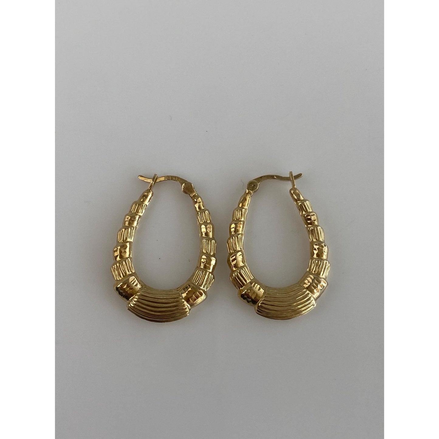 Vintage 14k Yellow Gold Lined Design Hoop Earrings
