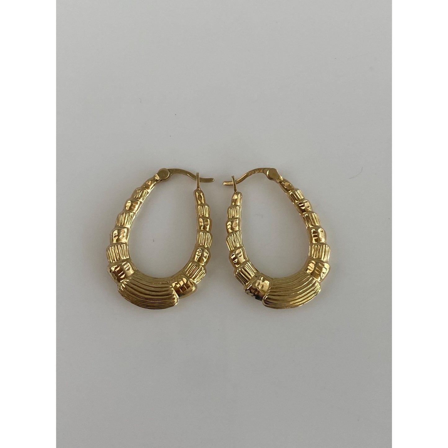 Vintage 14k Yellow Gold Lined Design Hoop Earrings