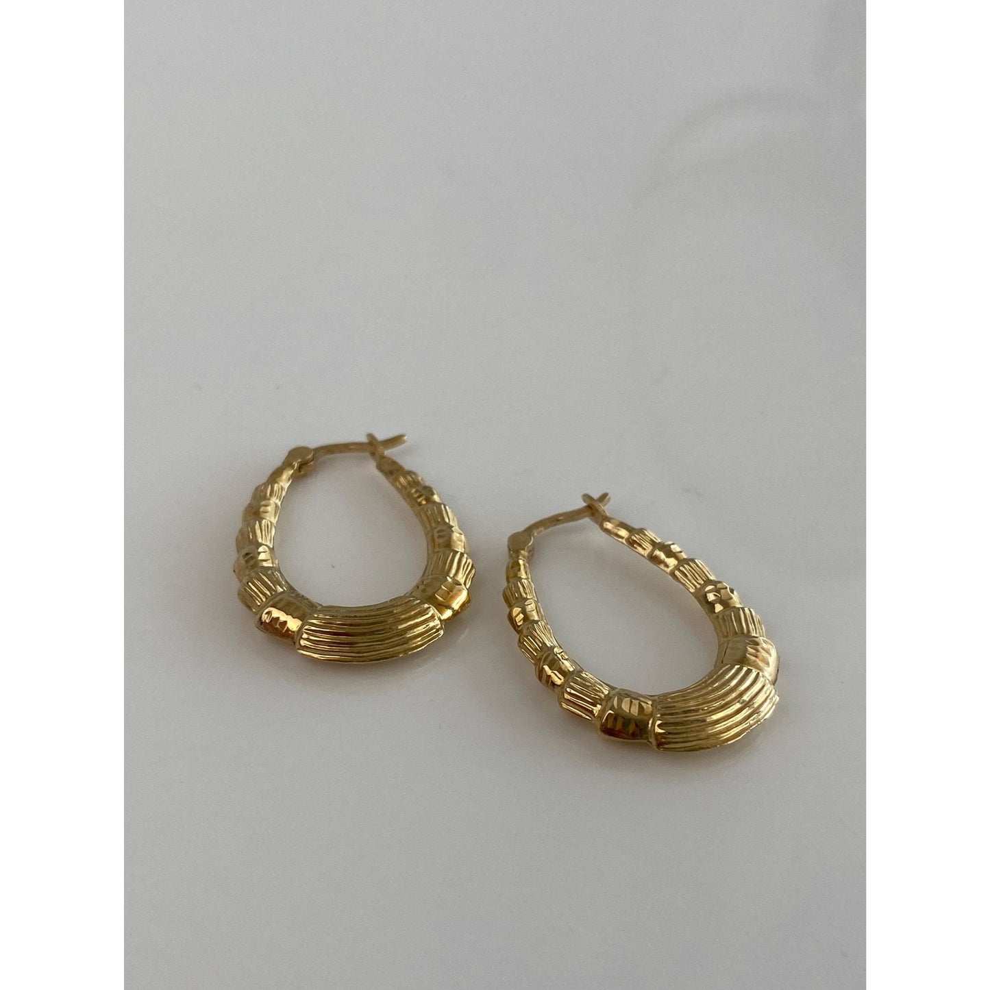 Vintage 14k Yellow Gold Lined Design Hoop Earrings