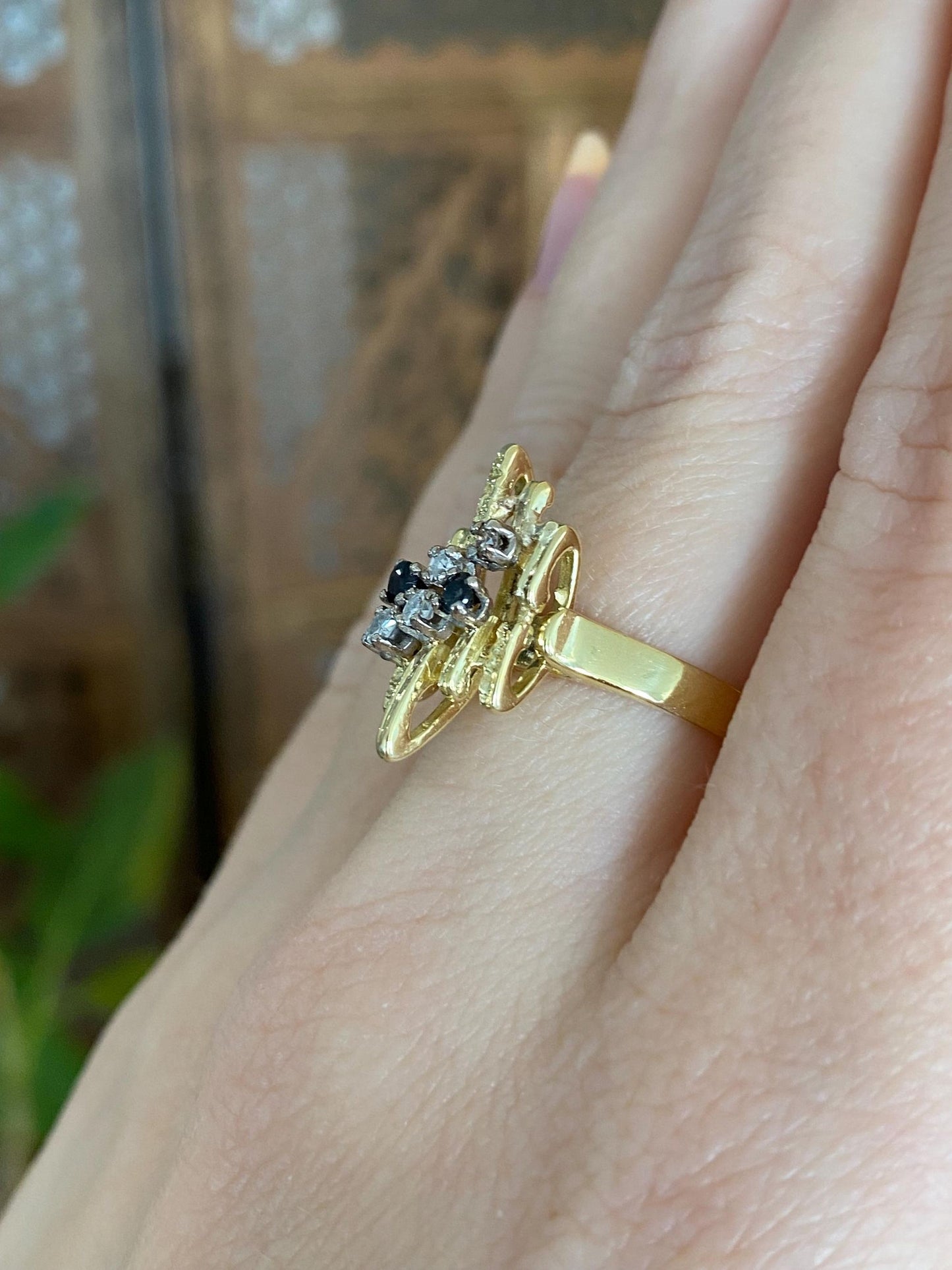 Solid 18k Yellow Gold Clear Sapphire Blue Spinel Geometric Ring - Size 6.75