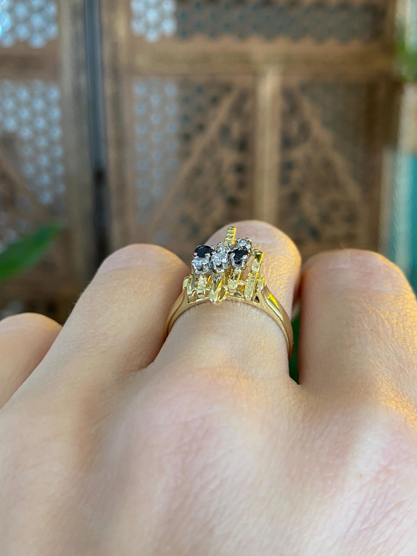 Solid 18k Yellow Gold Clear Sapphire Blue Spinel Geometric Ring - Size 6.75