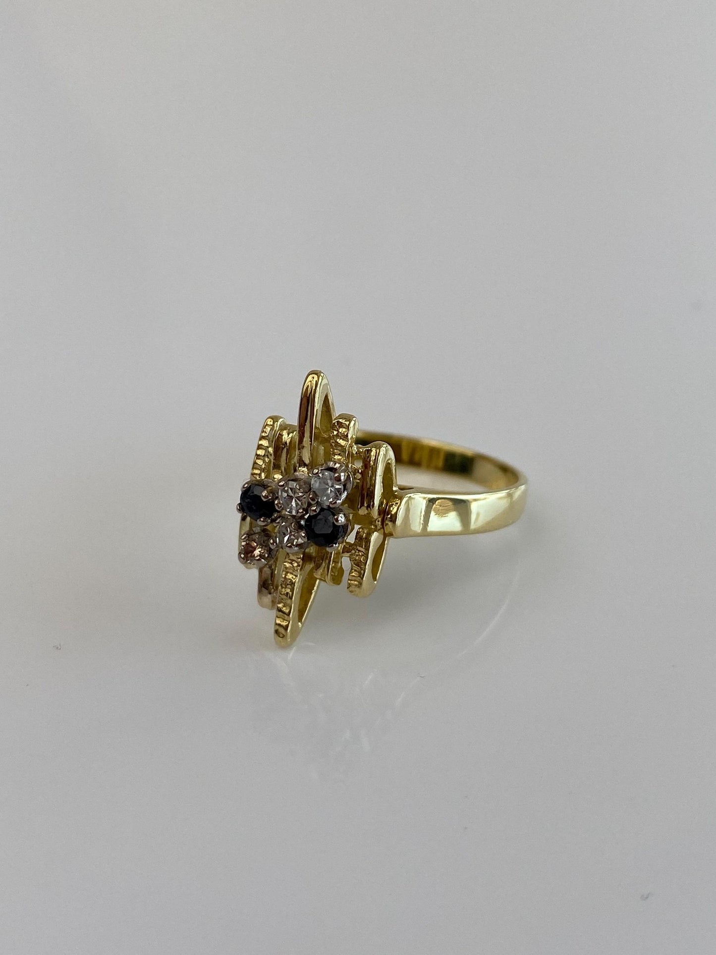 Solid 18k Yellow Gold Clear Sapphire Blue Spinel Geometric Ring - Size 6.75
