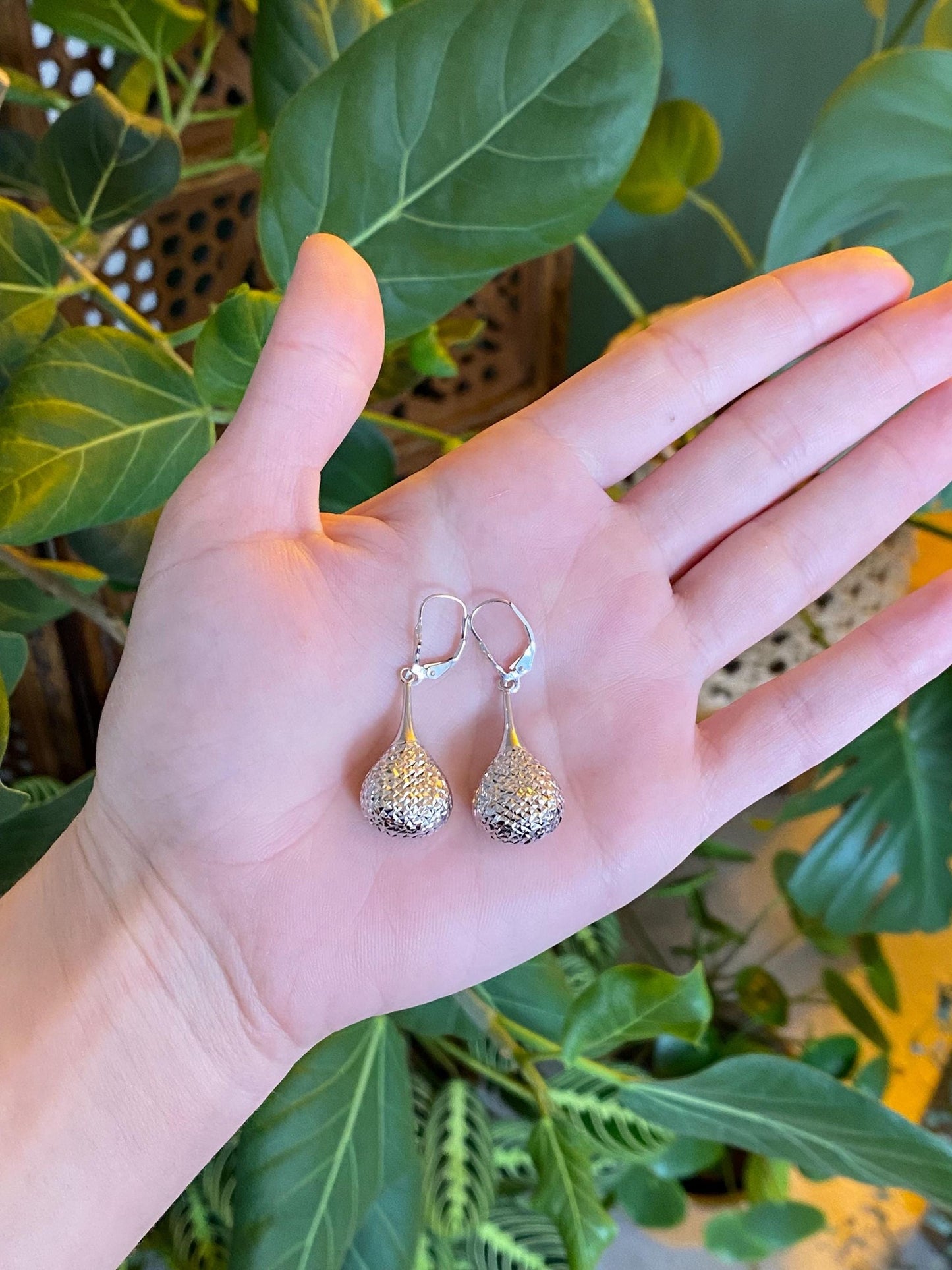 Vintage 14k White Gold Diamond Cut Teardrop Dangle Earrings