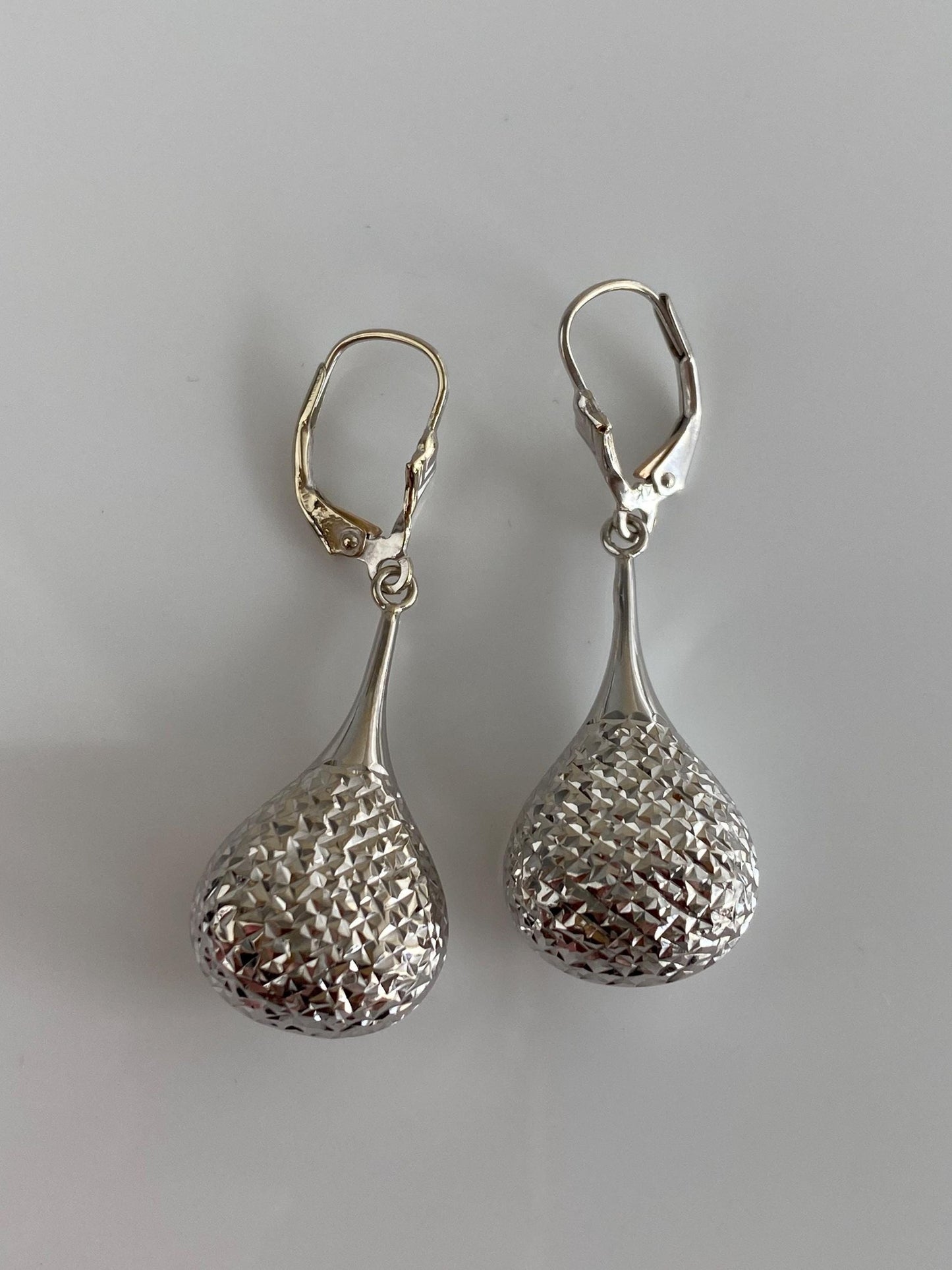 Vintage 14k White Gold Diamond Cut Teardrop Dangle Earrings