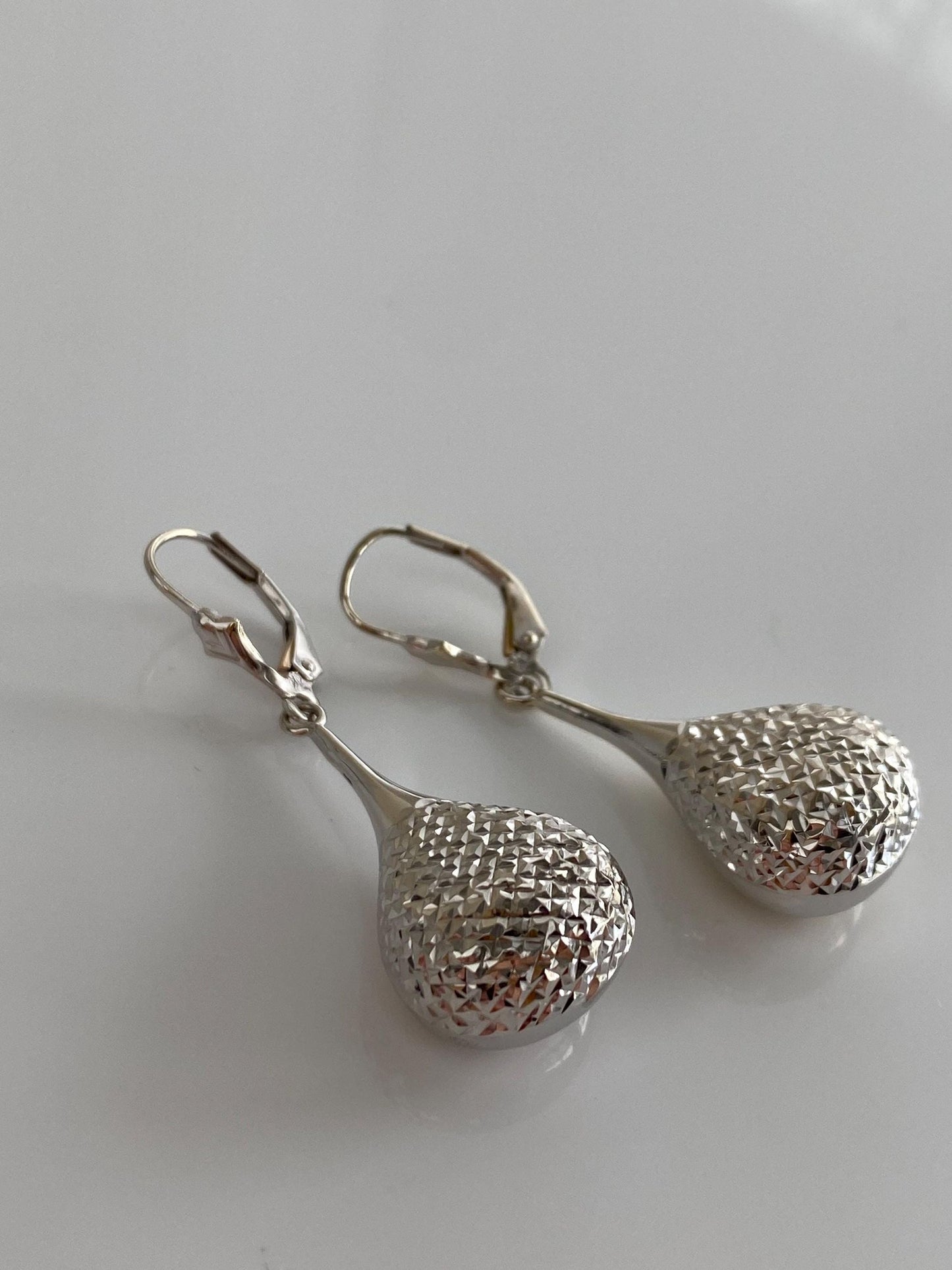 Vintage 14k White Gold Diamond Cut Teardrop Dangle Earrings
