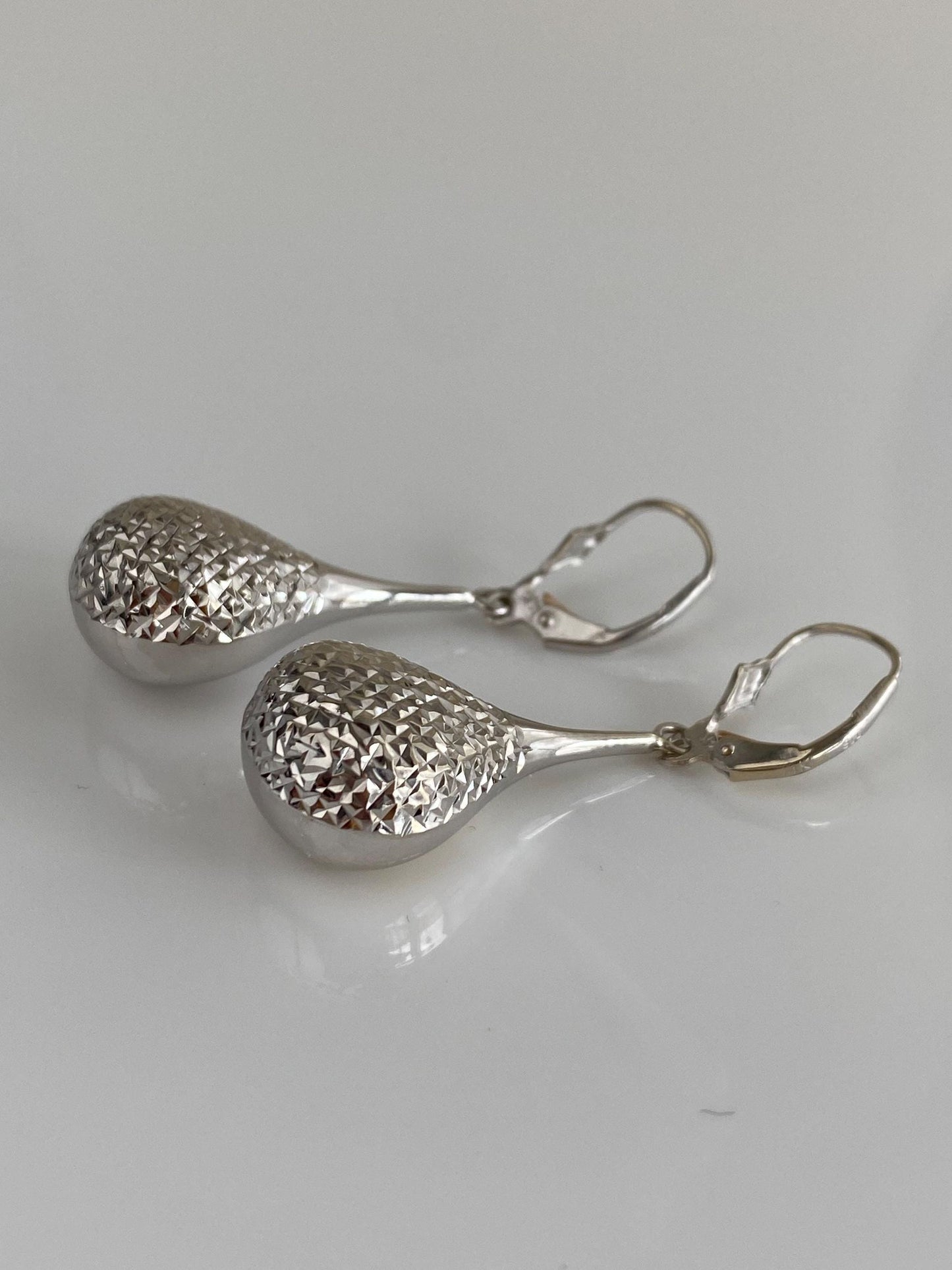 Vintage 14k White Gold Diamond Cut Teardrop Dangle Earrings