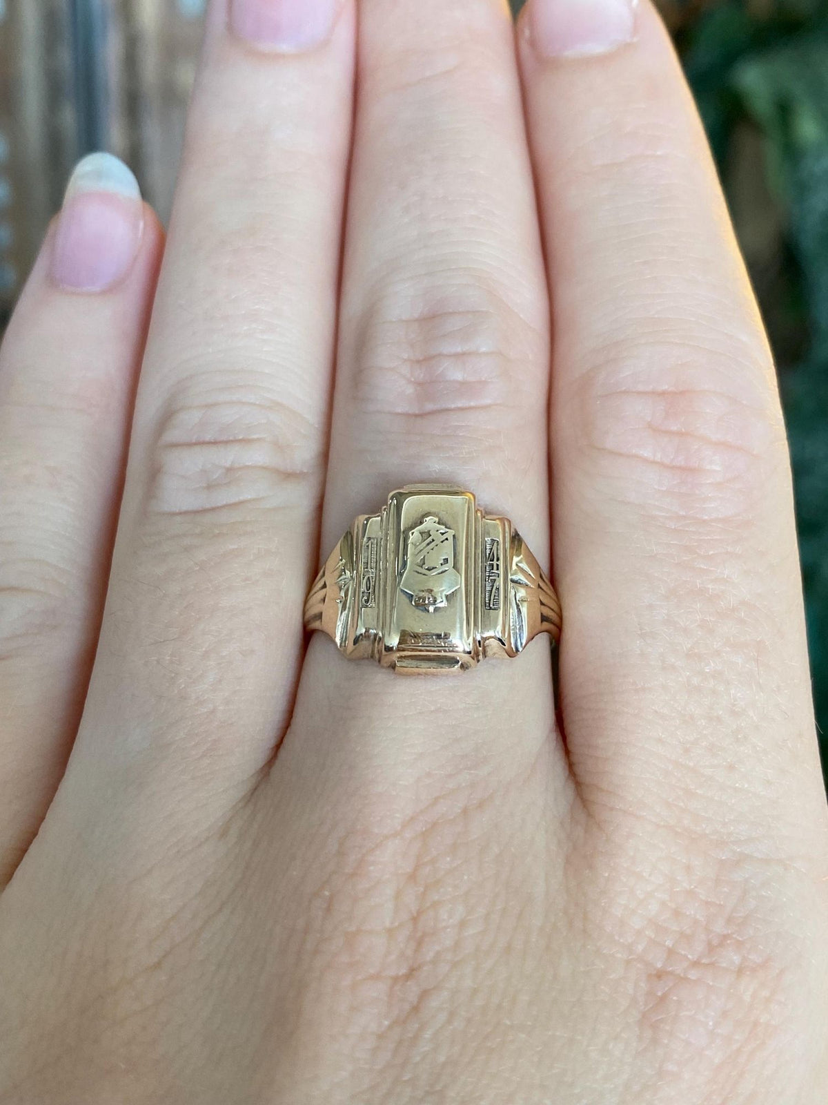 Vintage Solid 10k Yellow Gold 1947 Class Ring - Size 7.75