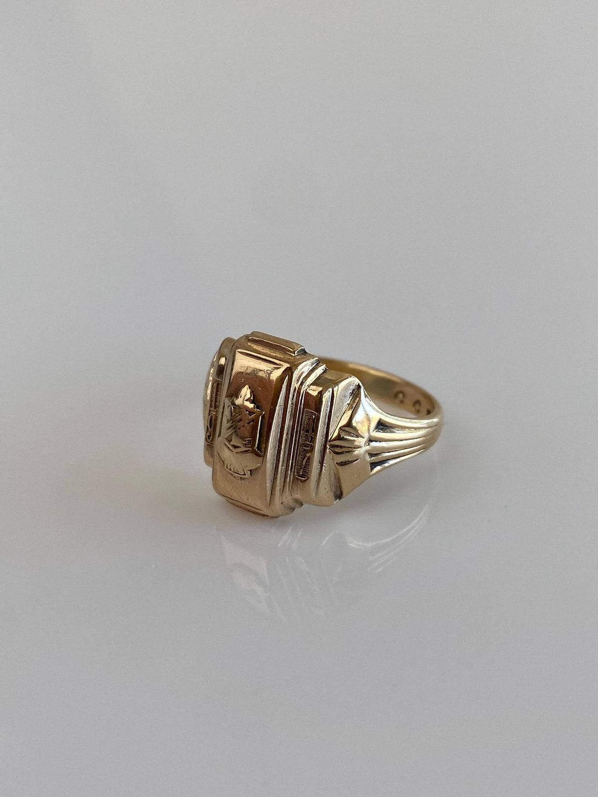 Vintage Solid 10k Yellow Gold 1947 Class Ring - Size 7.75