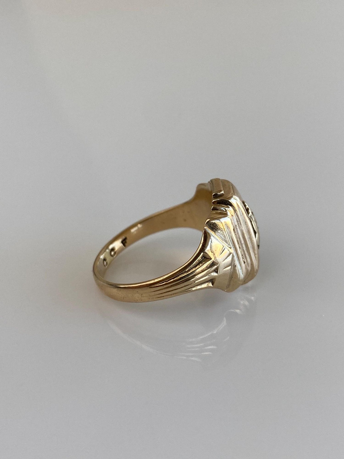 Vintage Solid 10k Yellow Gold 1947 Class Ring - Size 7.75