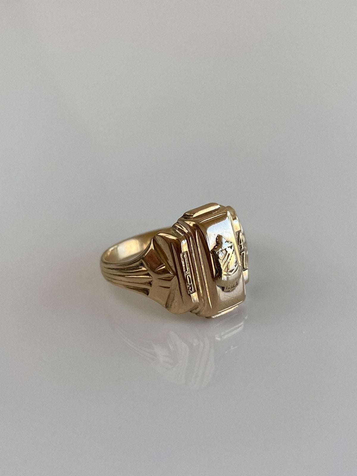 Vintage Solid 10k Yellow Gold 1947 Class Ring - Size 7.75