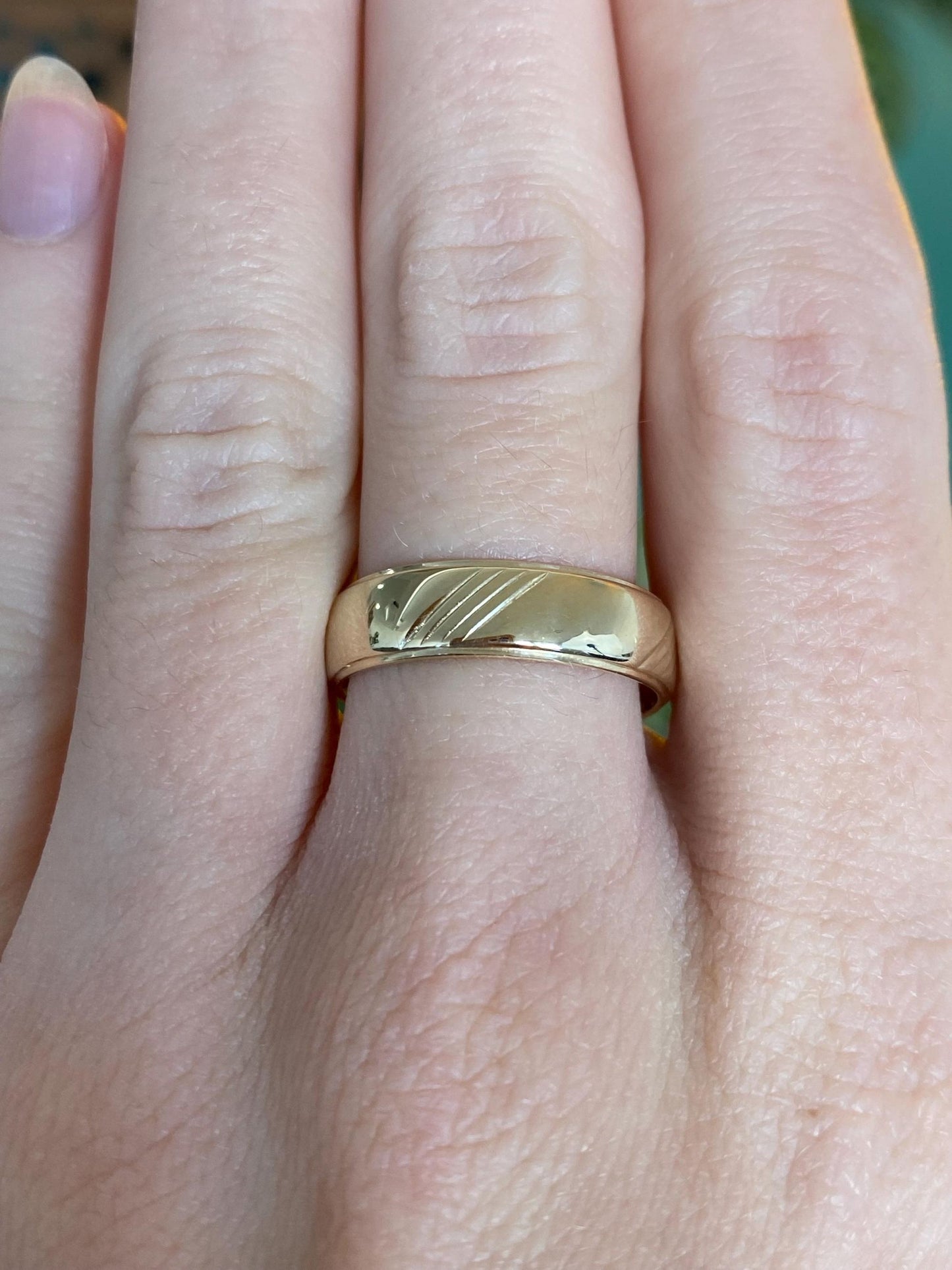 Vintage Solid 14k Yellow Gold Design Ring Band - Size 8.25