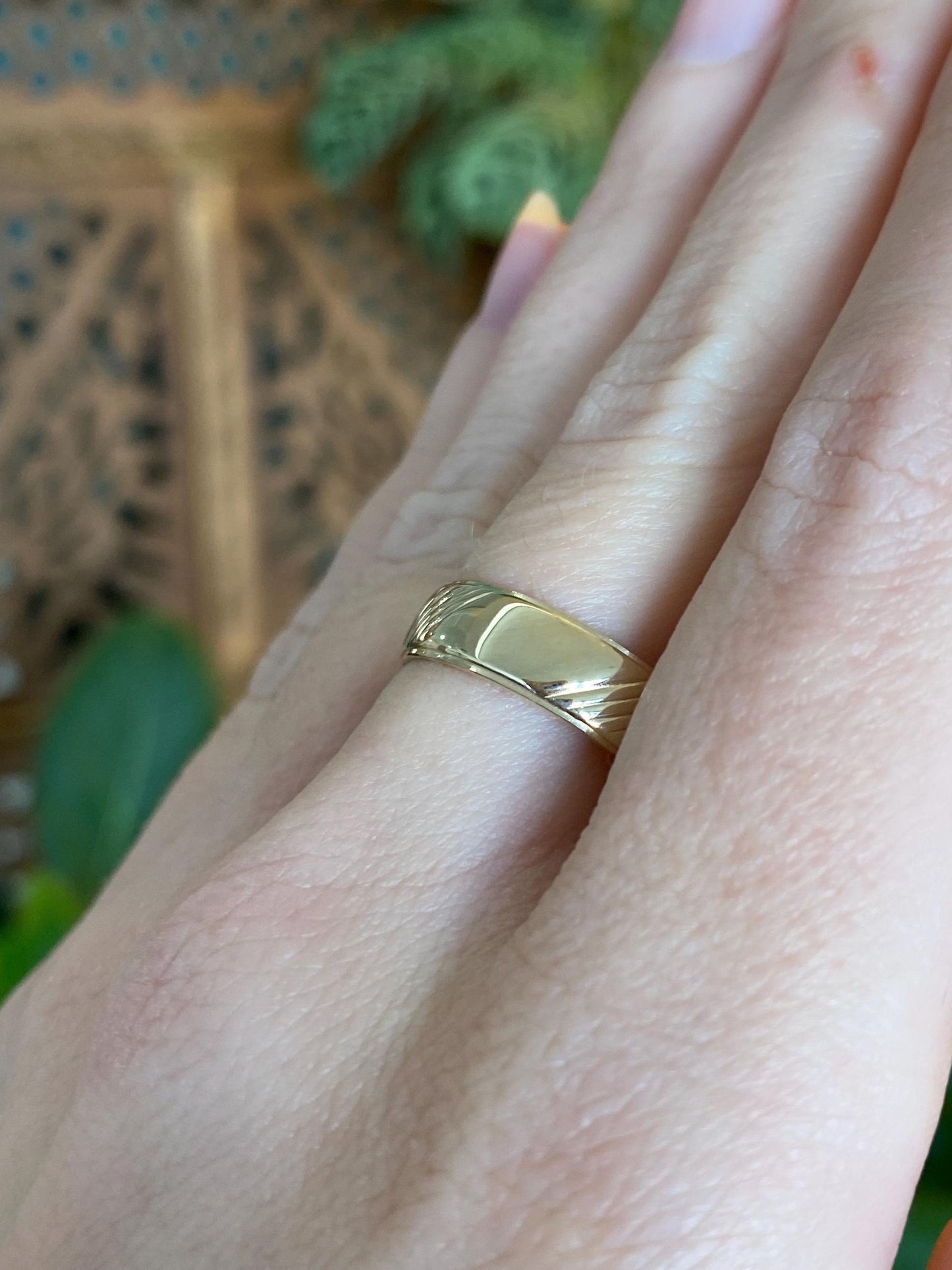 Vintage Solid 14k Yellow Gold Design Ring Band - Size 8.25