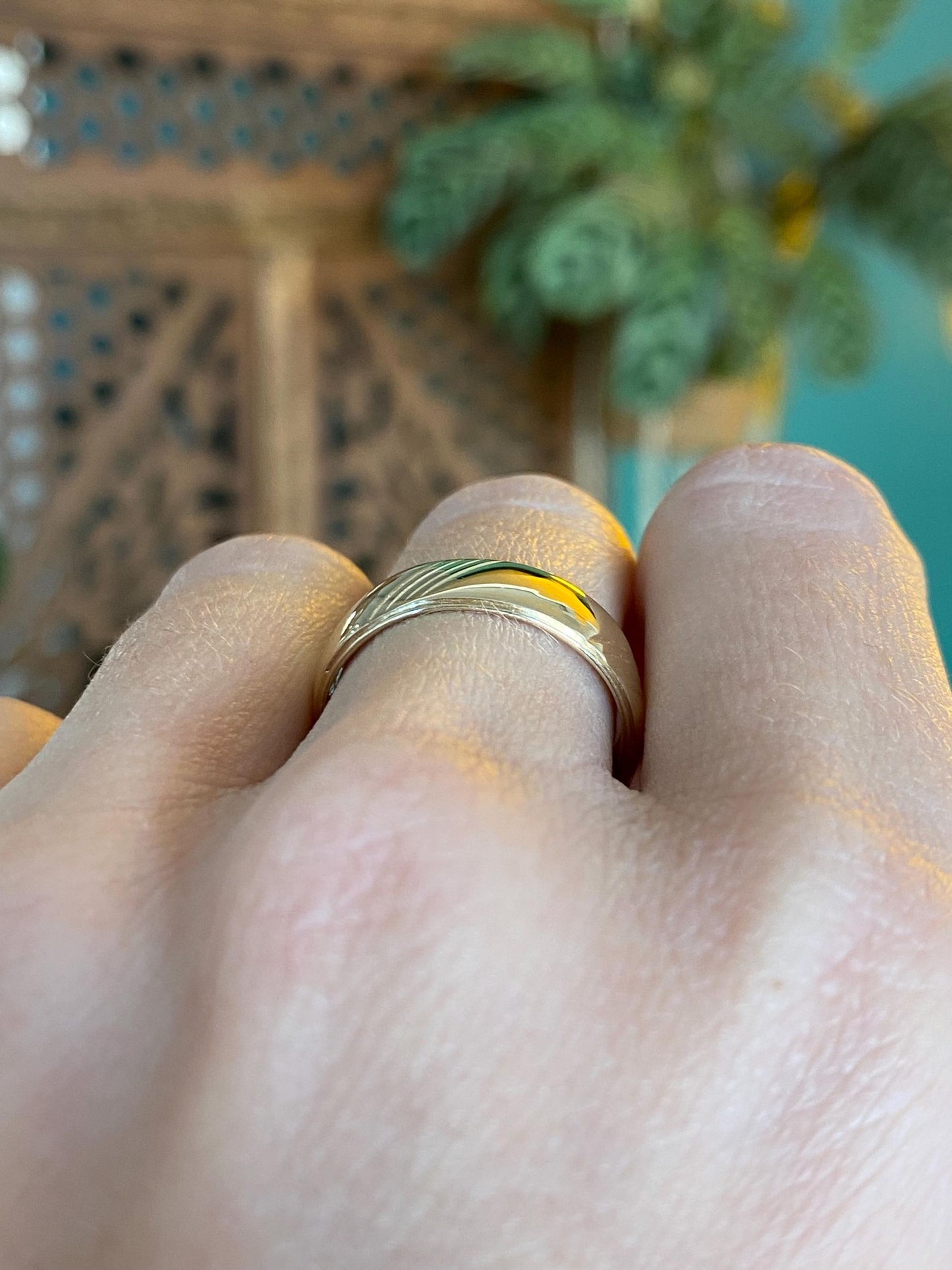 Vintage Solid 14k Yellow Gold Design Ring Band - Size 8.25