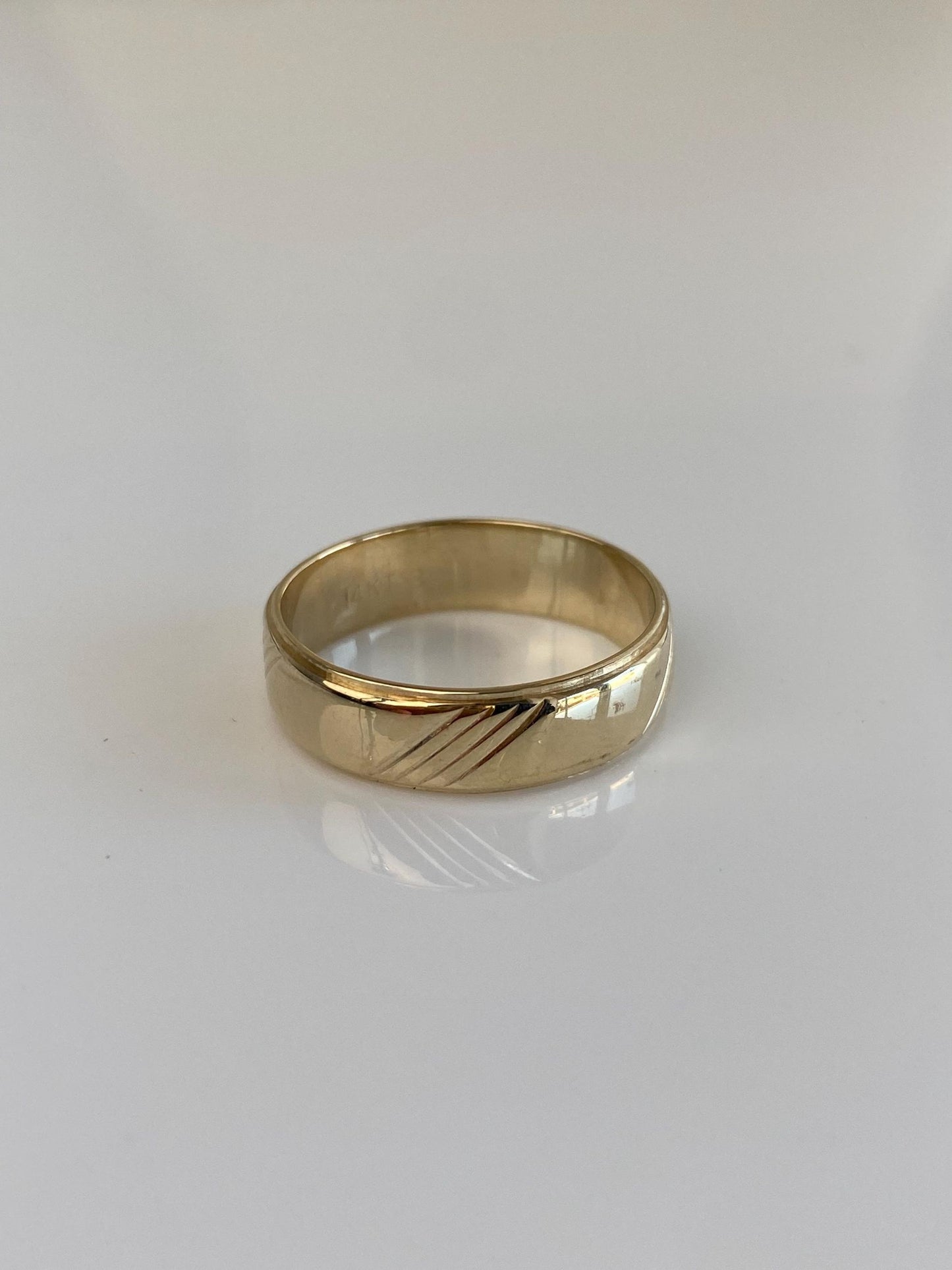 Vintage Solid 14k Yellow Gold Design Ring Band - Size 8.25