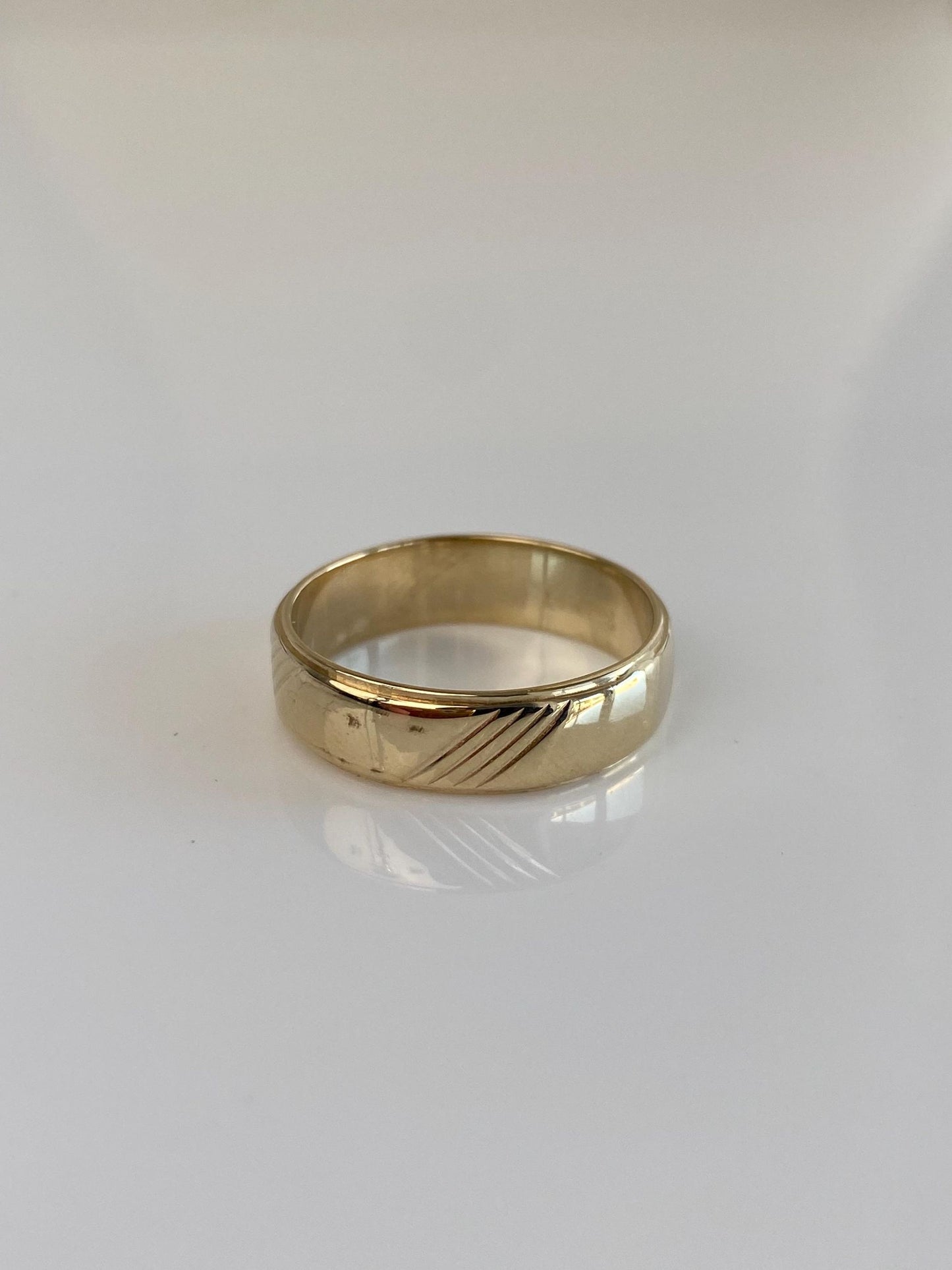 Vintage Solid 14k Yellow Gold Design Ring Band - Size 8.25