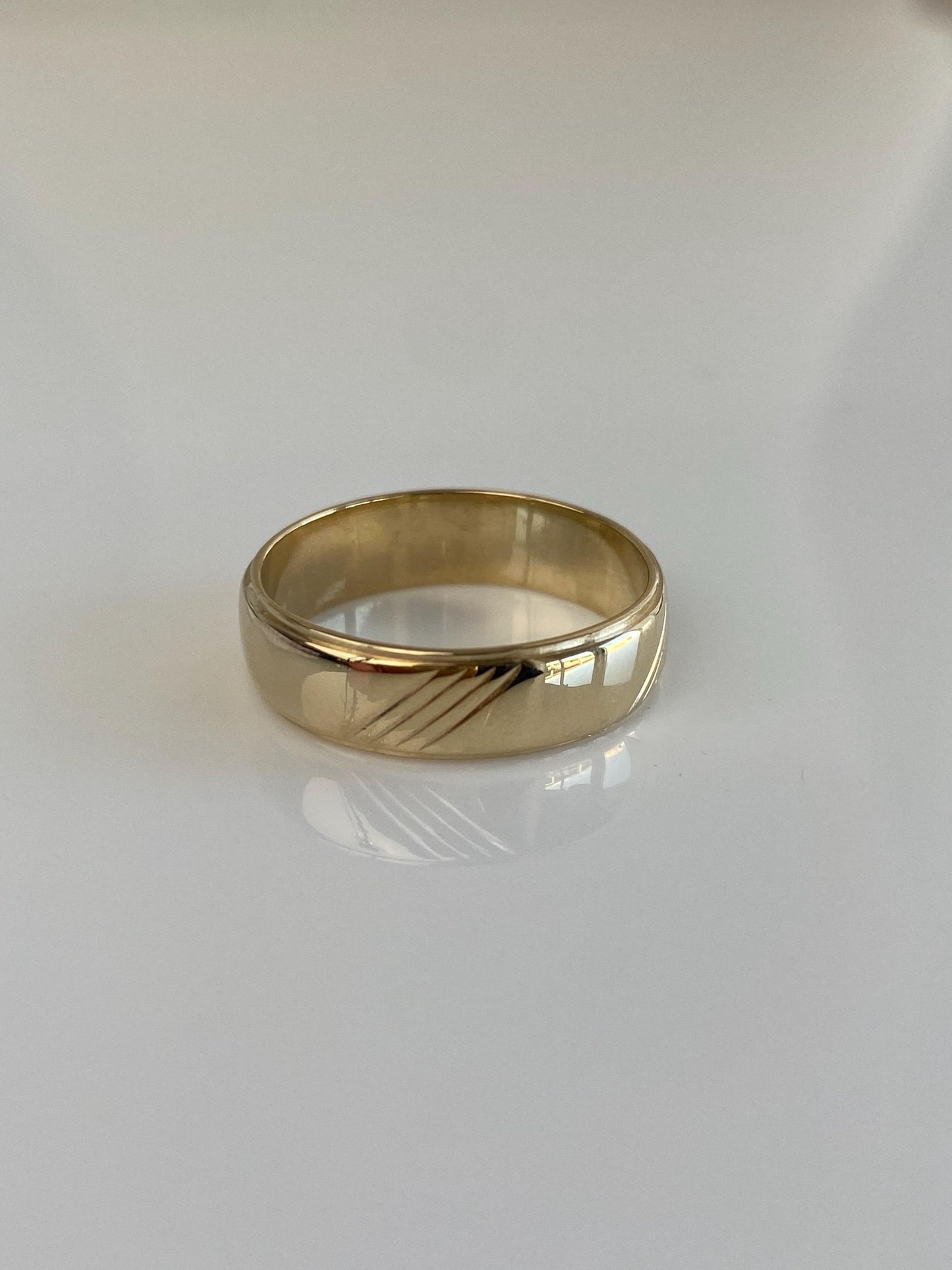 Vintage Solid 14k Yellow Gold Design Ring Band - Size 8.25