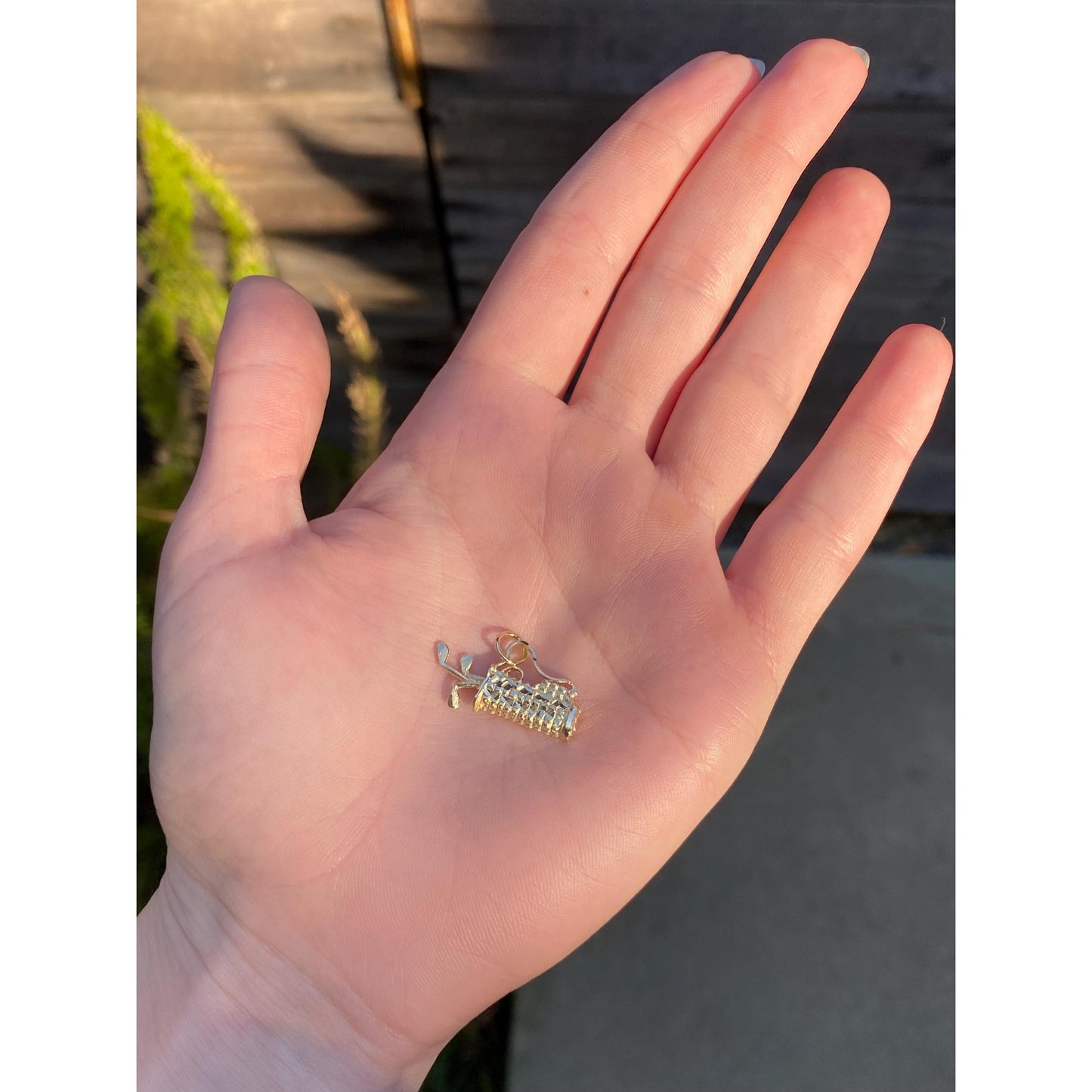 Vintage Solid 14k Yellow Gold Diamond Cut Golf Bag Charm