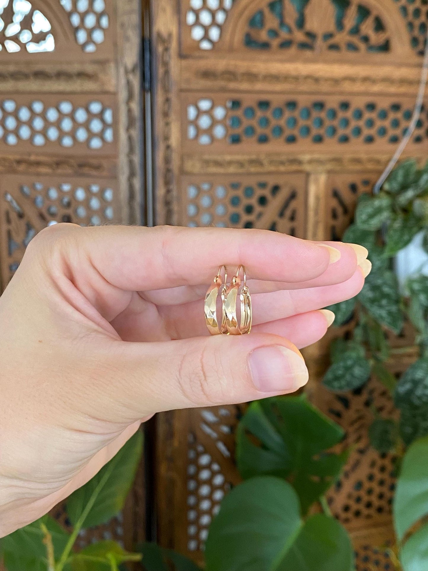 Vintage Solid 14k Yellow Gold Faceted Hoop Earrings
