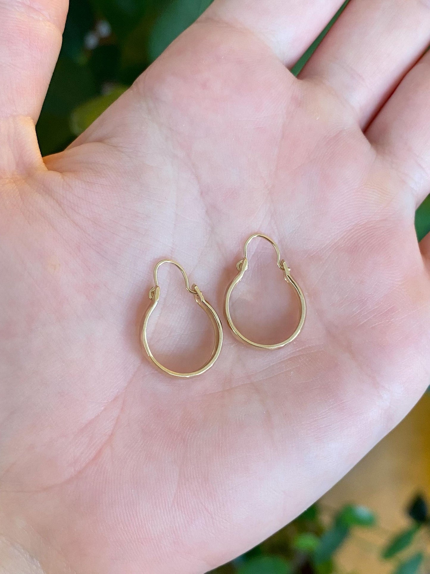 Vintage Solid 14k Yellow Gold Faceted Hoop Earrings