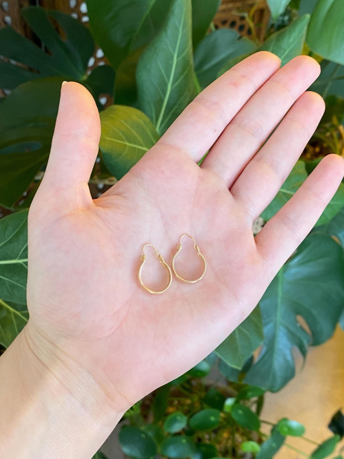 Vintage Solid 14k Yellow Gold Faceted Hoop Earrings