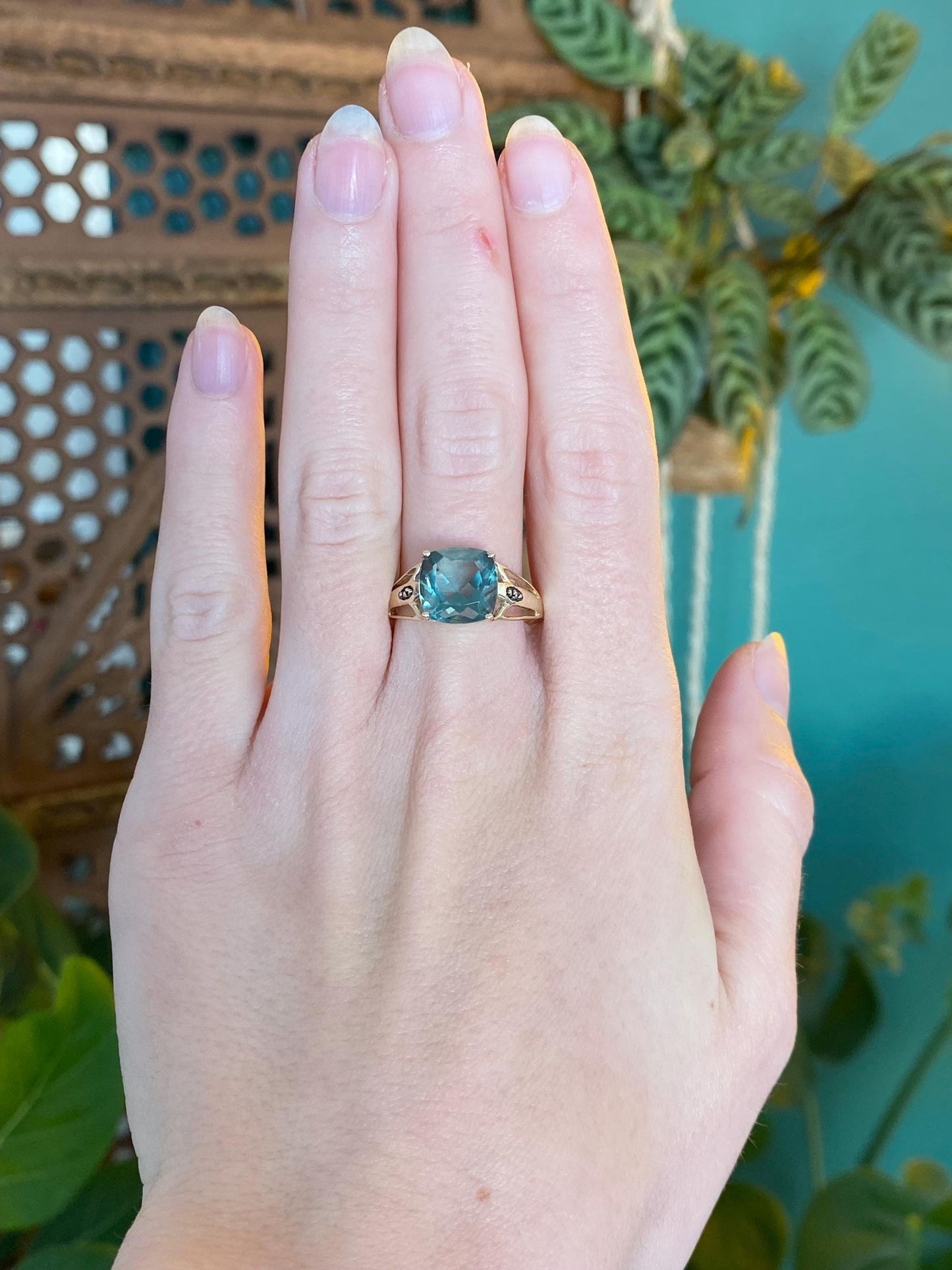 Vintage Solid 10k Yellow Gold Faceted Green Tourmaline Ring - Size 9