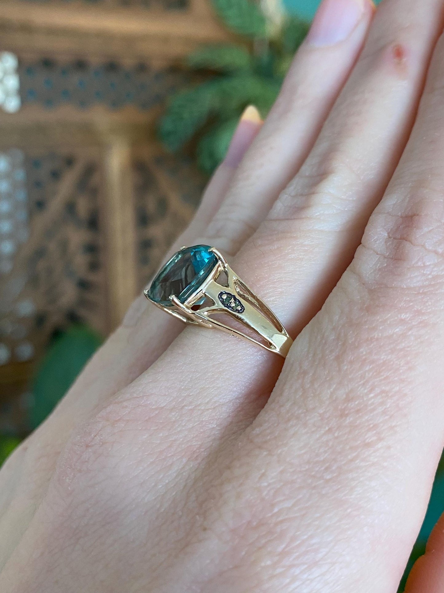 Vintage Solid 10k Yellow Gold Faceted Green Tourmaline Ring - Size 9