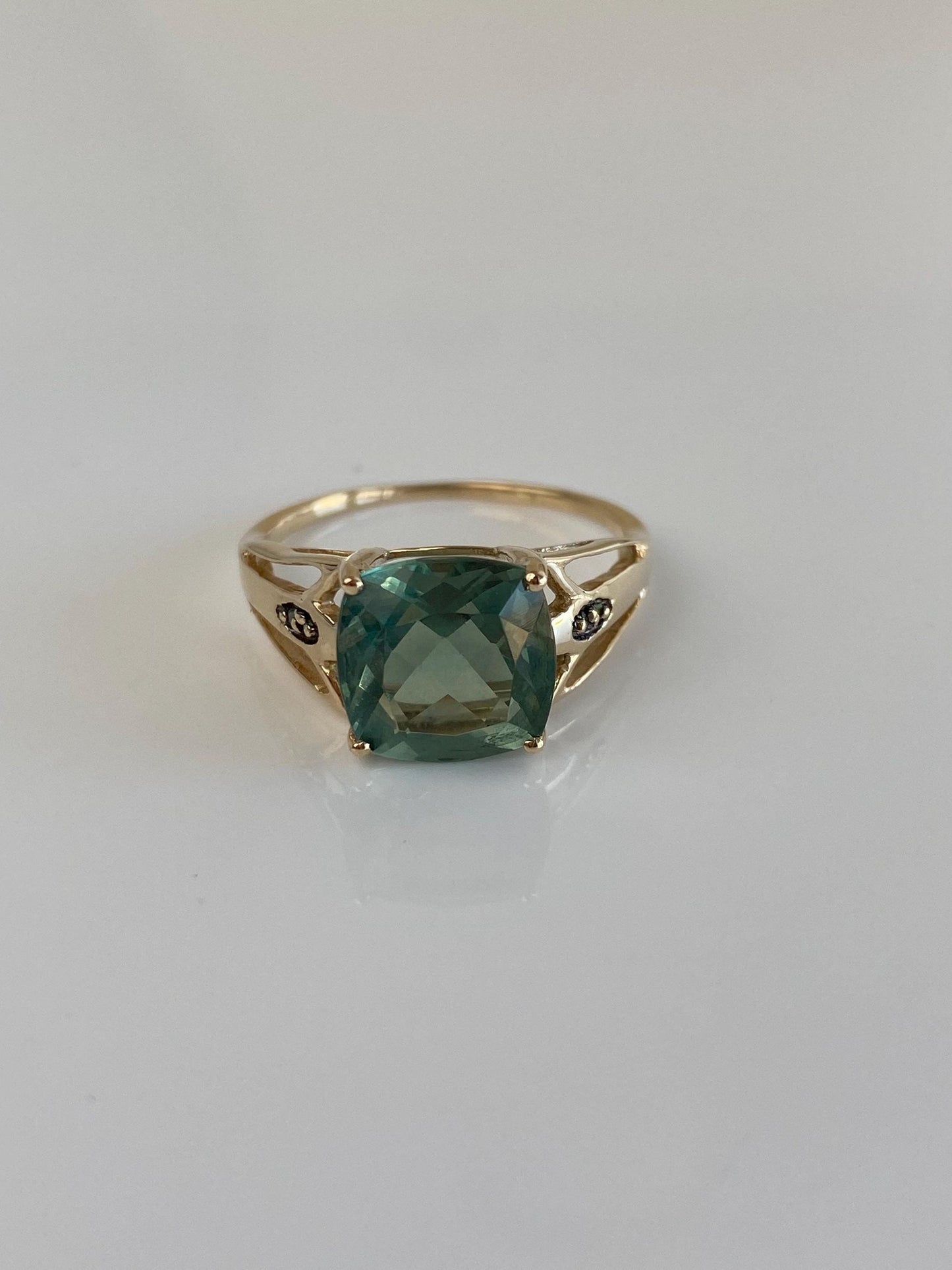 Vintage Solid 10k Yellow Gold Faceted Green Tourmaline Ring - Size 9