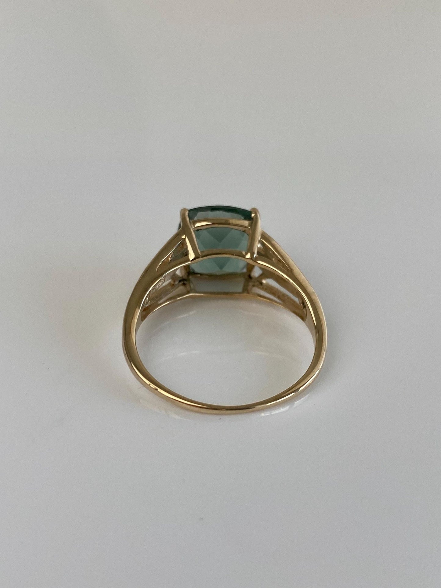 Vintage Solid 10k Yellow Gold Faceted Green Tourmaline Ring - Size 9