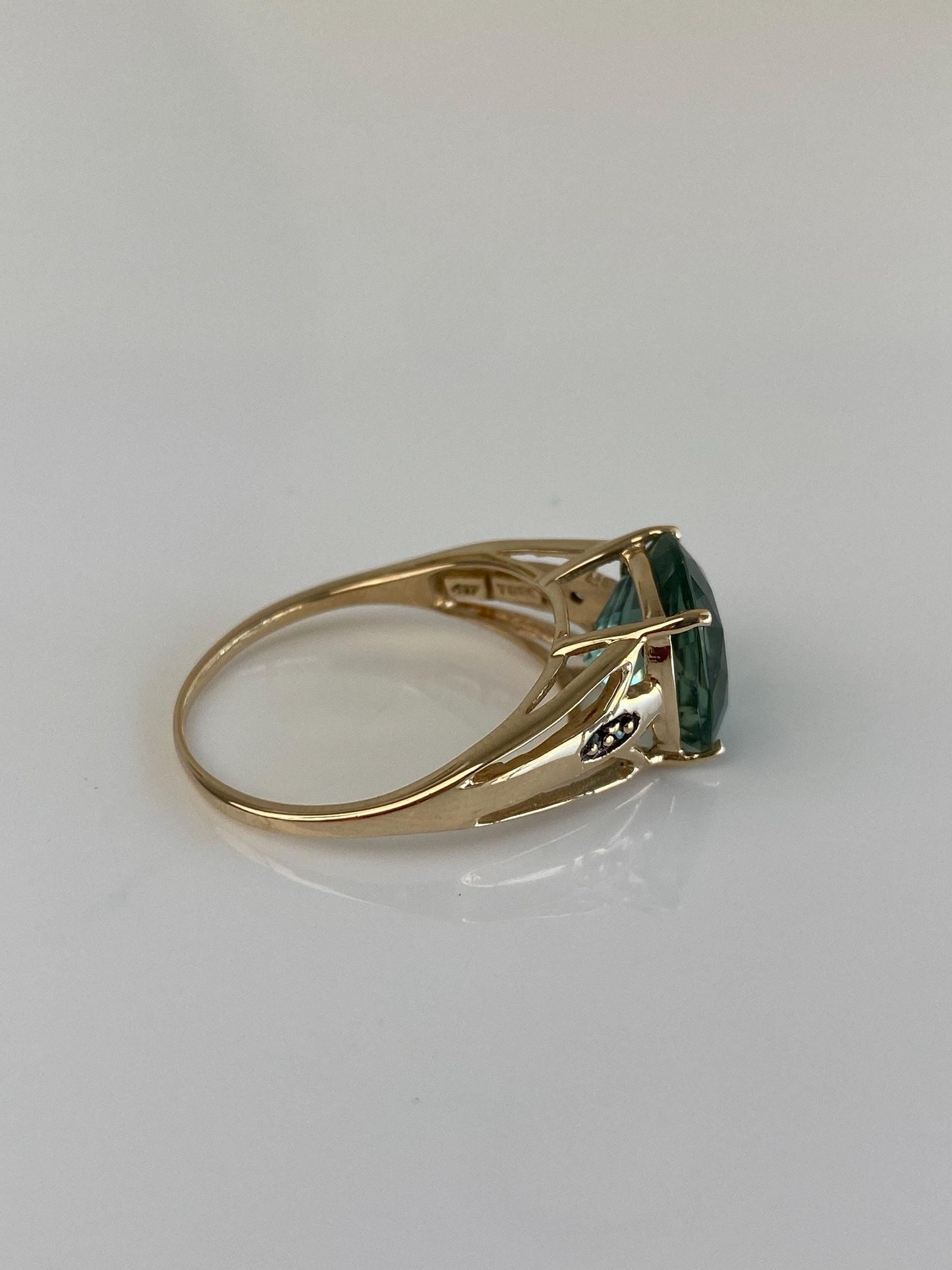Vintage Solid 10k Yellow Gold Faceted Green Tourmaline Ring - Size 9