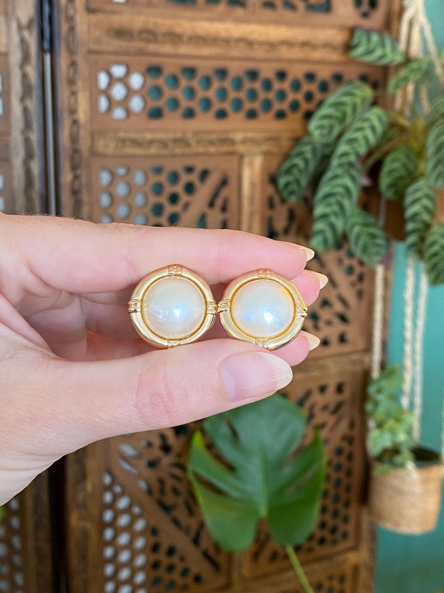 Vintage Solid 14k Yellow Gold Large Pearl Stud Earrings