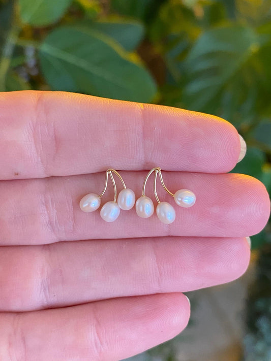 Vintage Solid 10k Yellow Gold Pearl Stud Earrings
