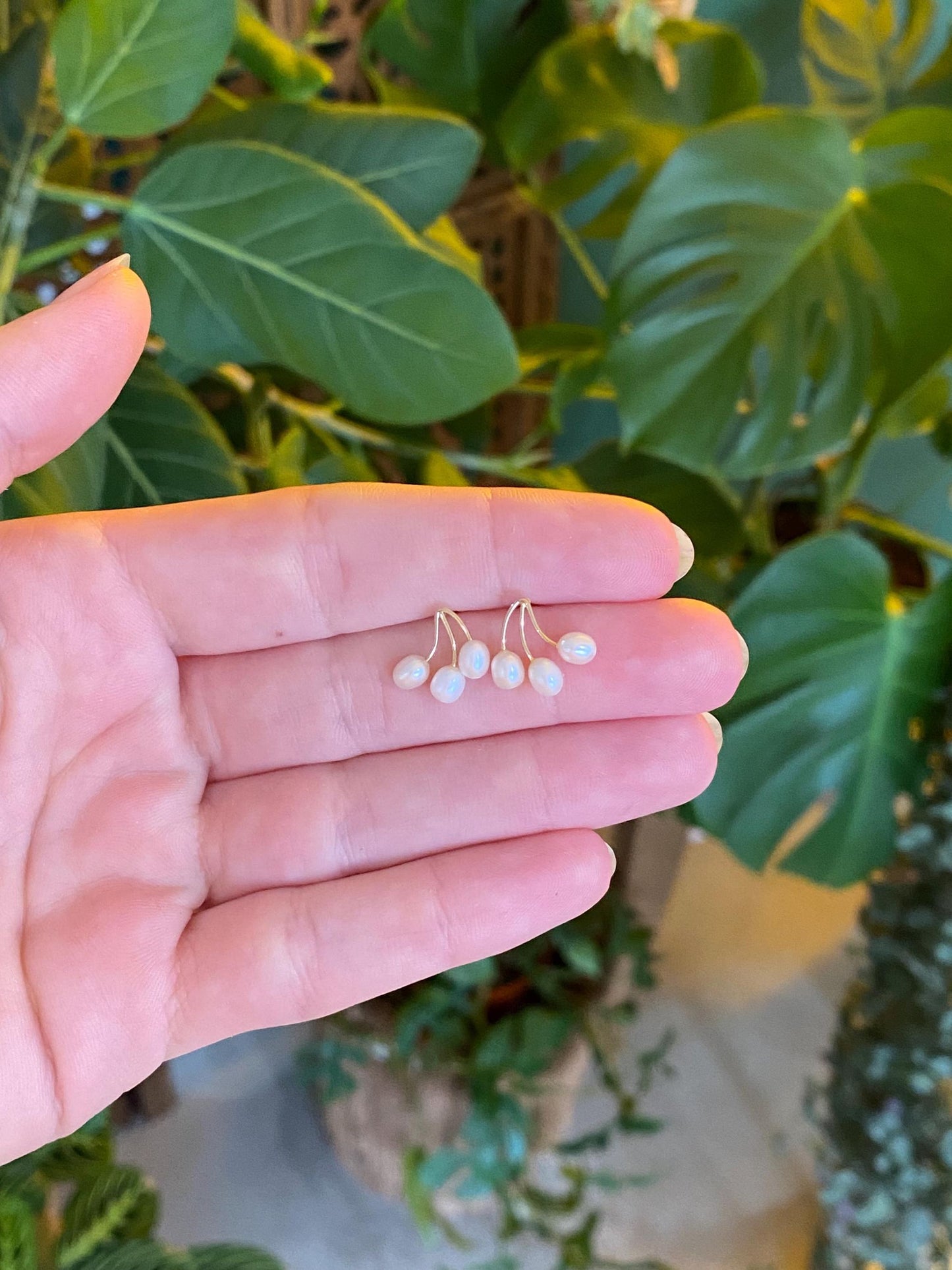 Vintage Solid 10k Yellow Gold Pearl Stud Earrings