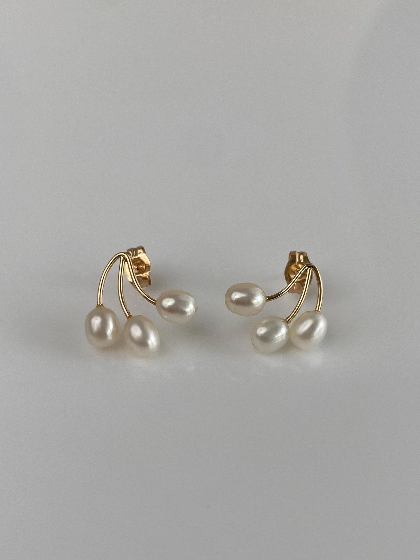 Vintage Solid 10k Yellow Gold Pearl Stud Earrings
