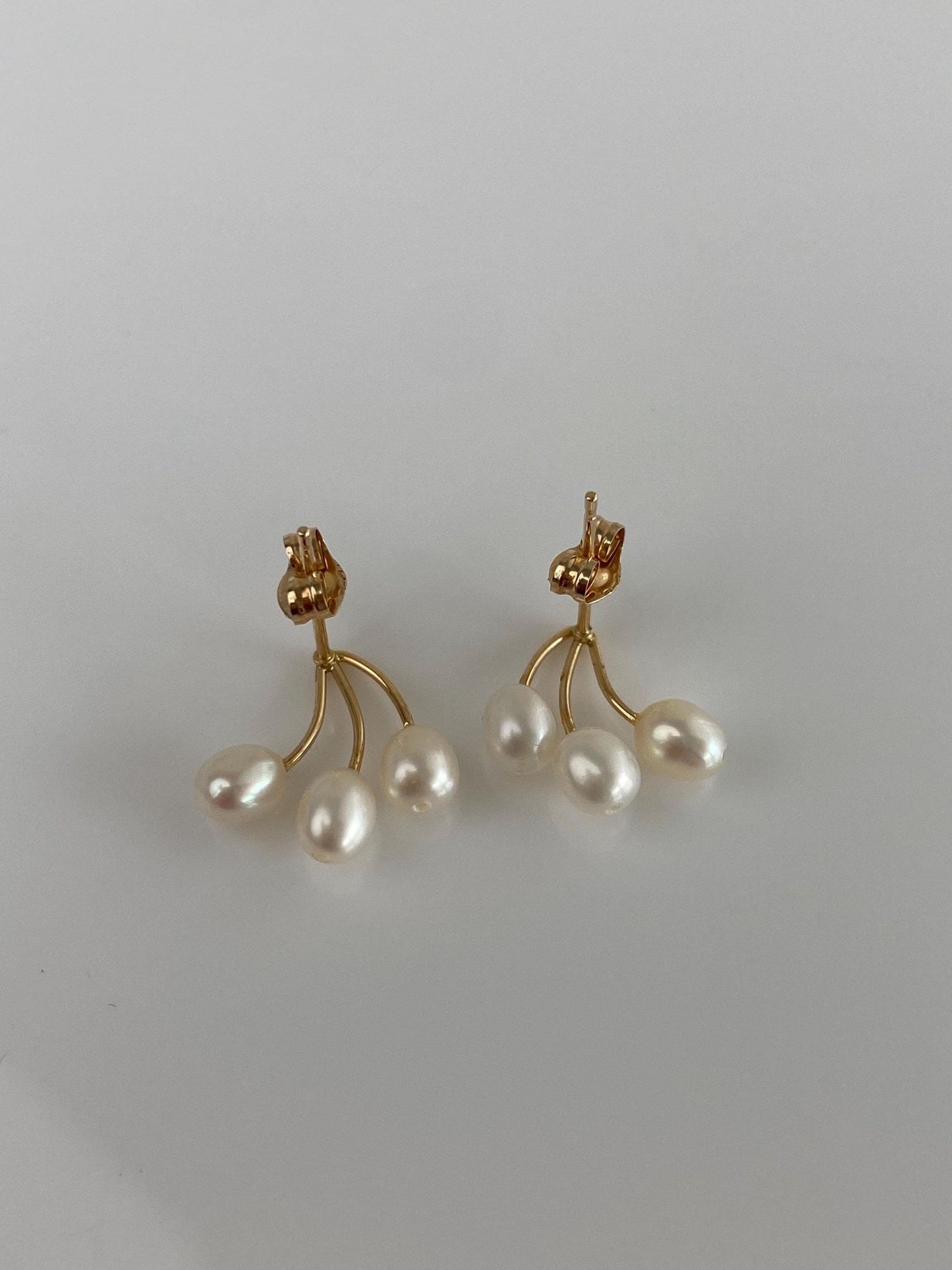 Vintage Solid 10k Yellow Gold Pearl Stud Earrings