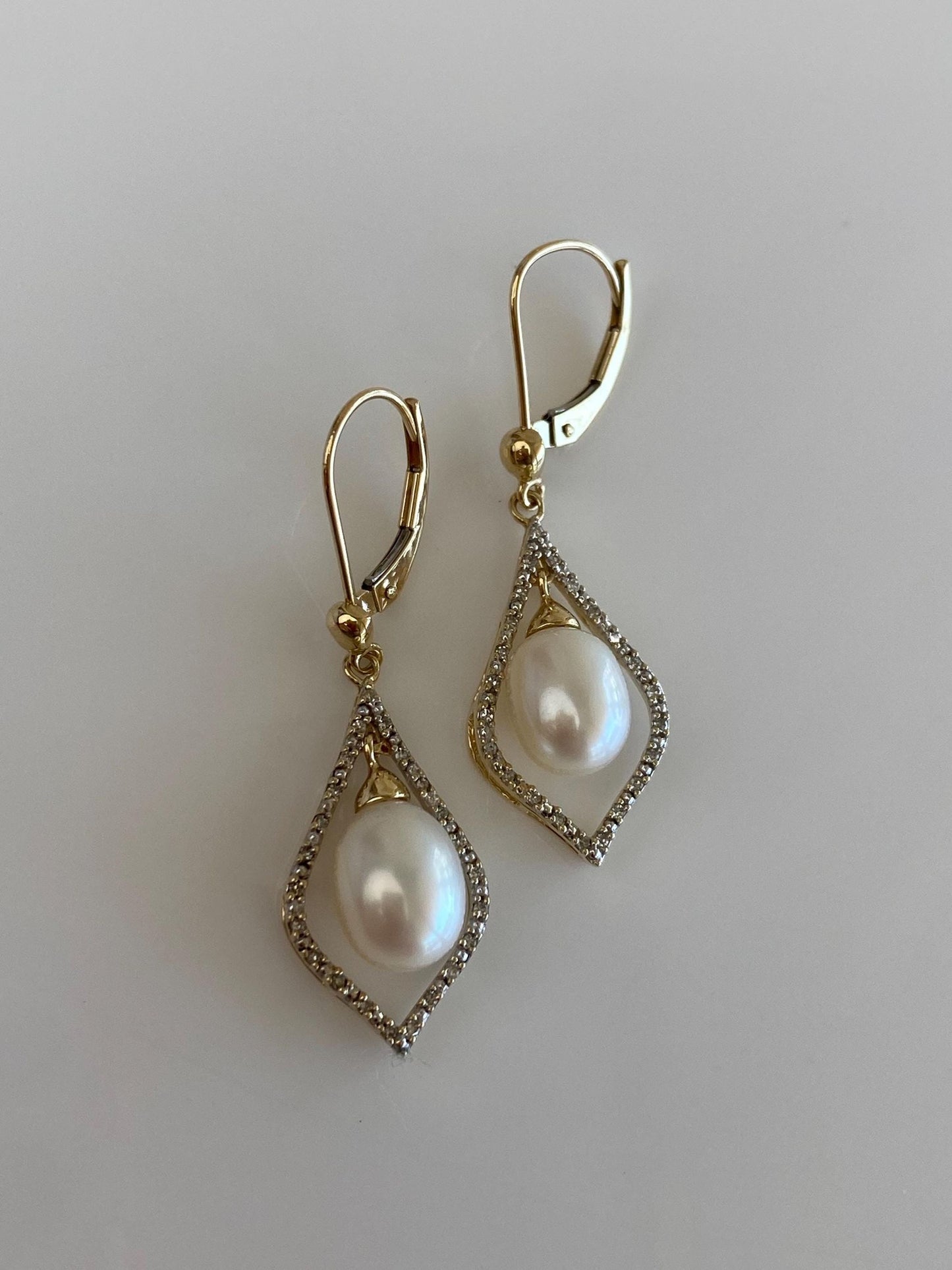 Vintage Solid 14k Yellow Gold Diamonds Pearl Dangle Earrings