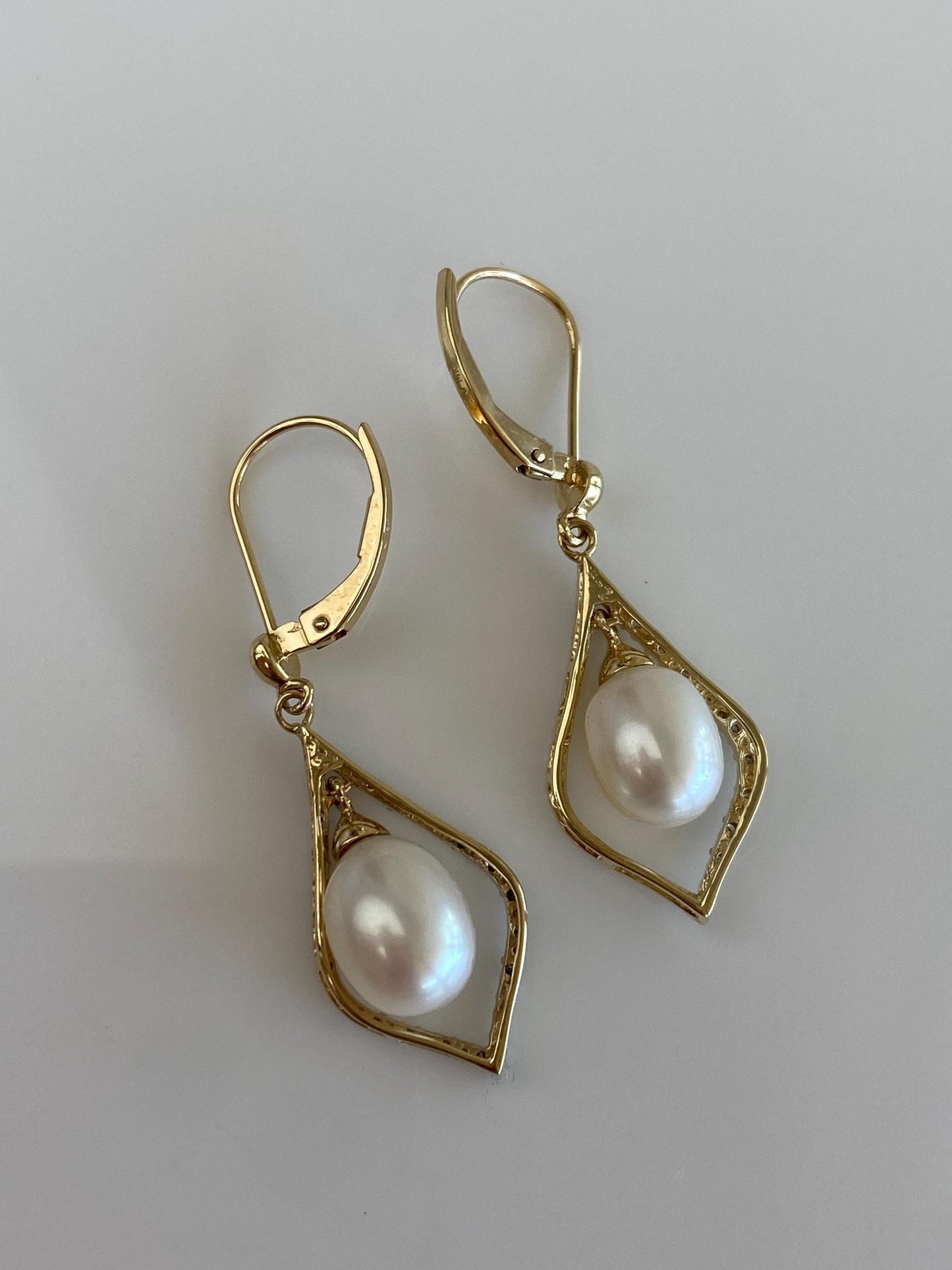 Vintage Solid 14k Yellow Gold Diamonds Pearl Dangle Earrings