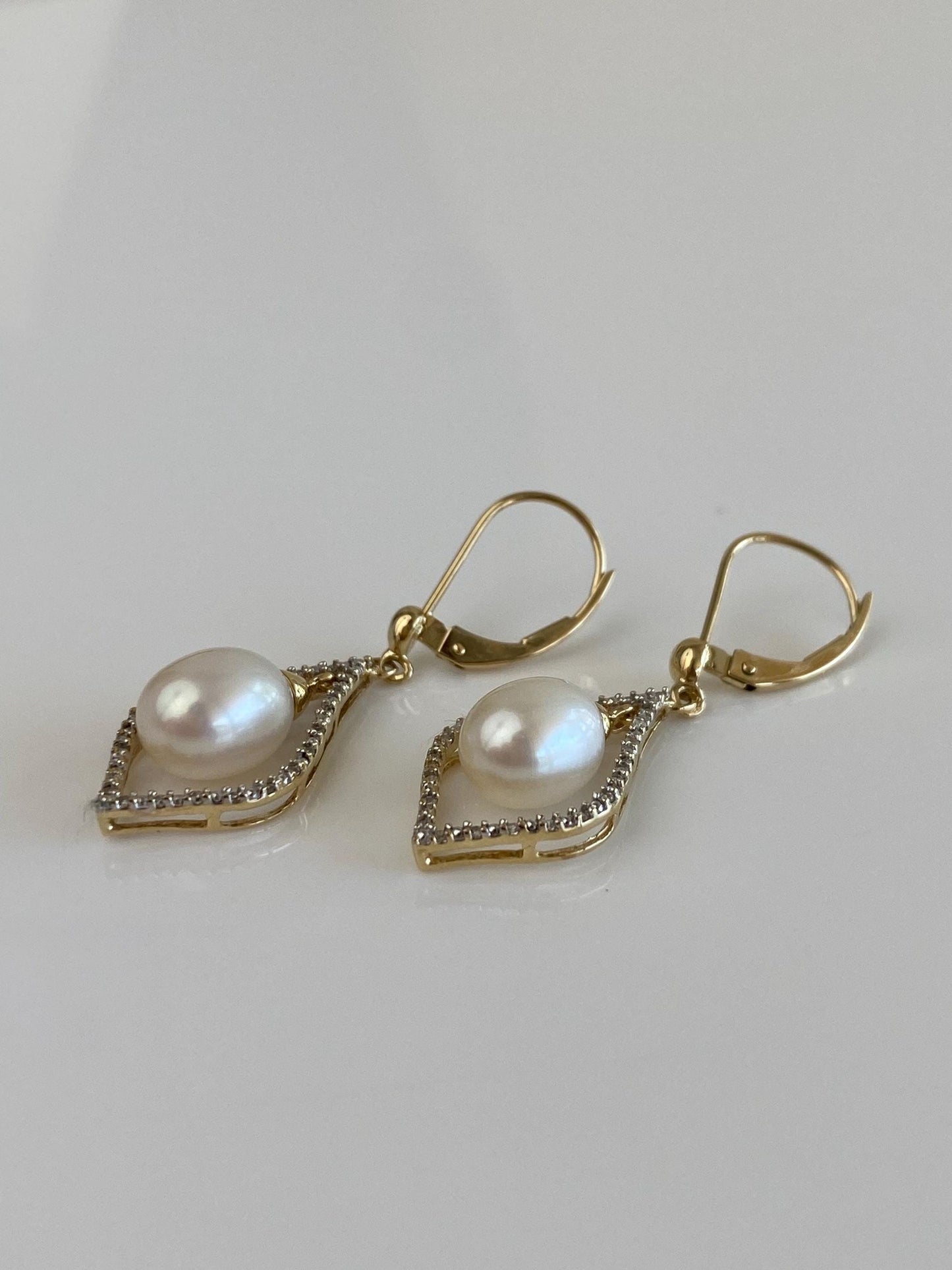 Vintage Solid 14k Yellow Gold Diamonds Pearl Dangle Earrings