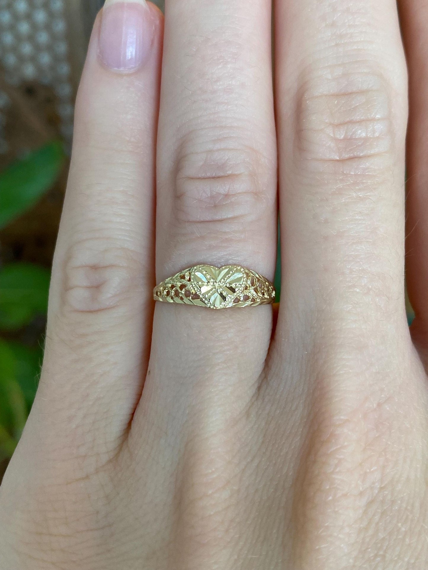 Vintage Solid 10k Yellow Gold Diamond Cut Filigree Heart Ring - Size 4.75