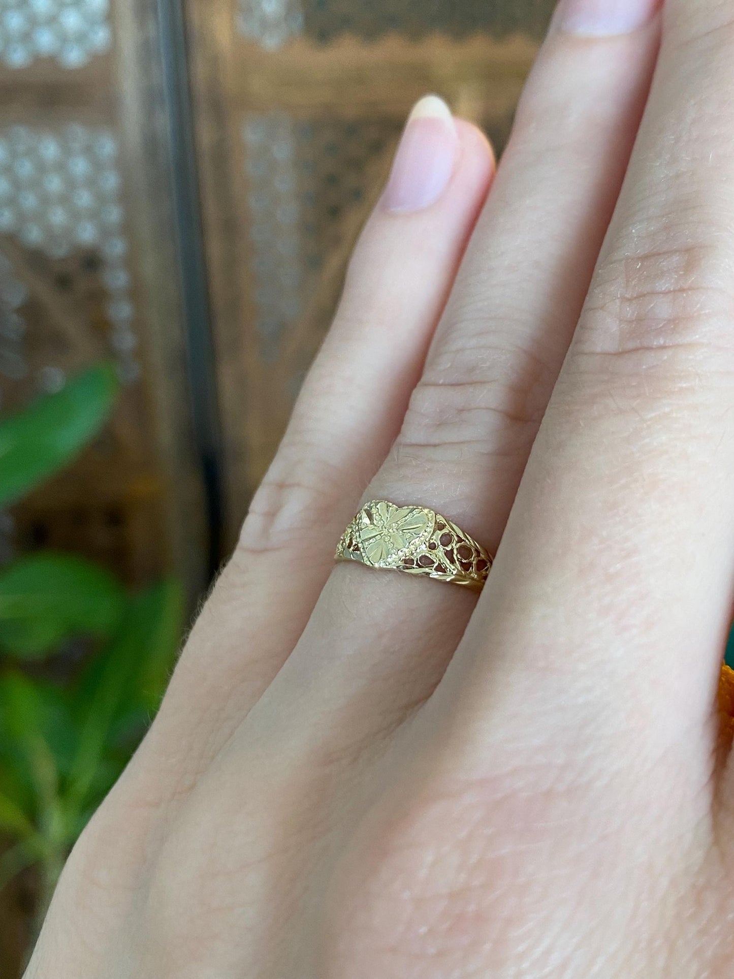 Vintage Solid 10k Yellow Gold Diamond Cut Filigree Heart Ring - Size 4.75