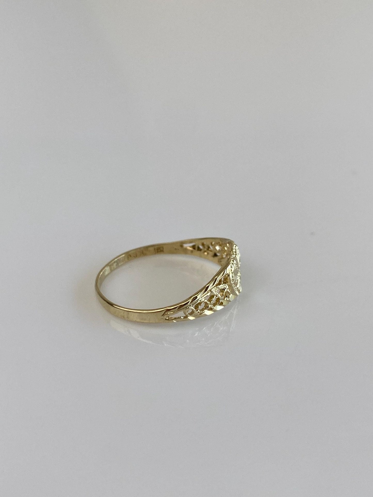 Vintage Solid 10k Yellow Gold Diamond Cut Filigree Heart Ring - Size 4.75