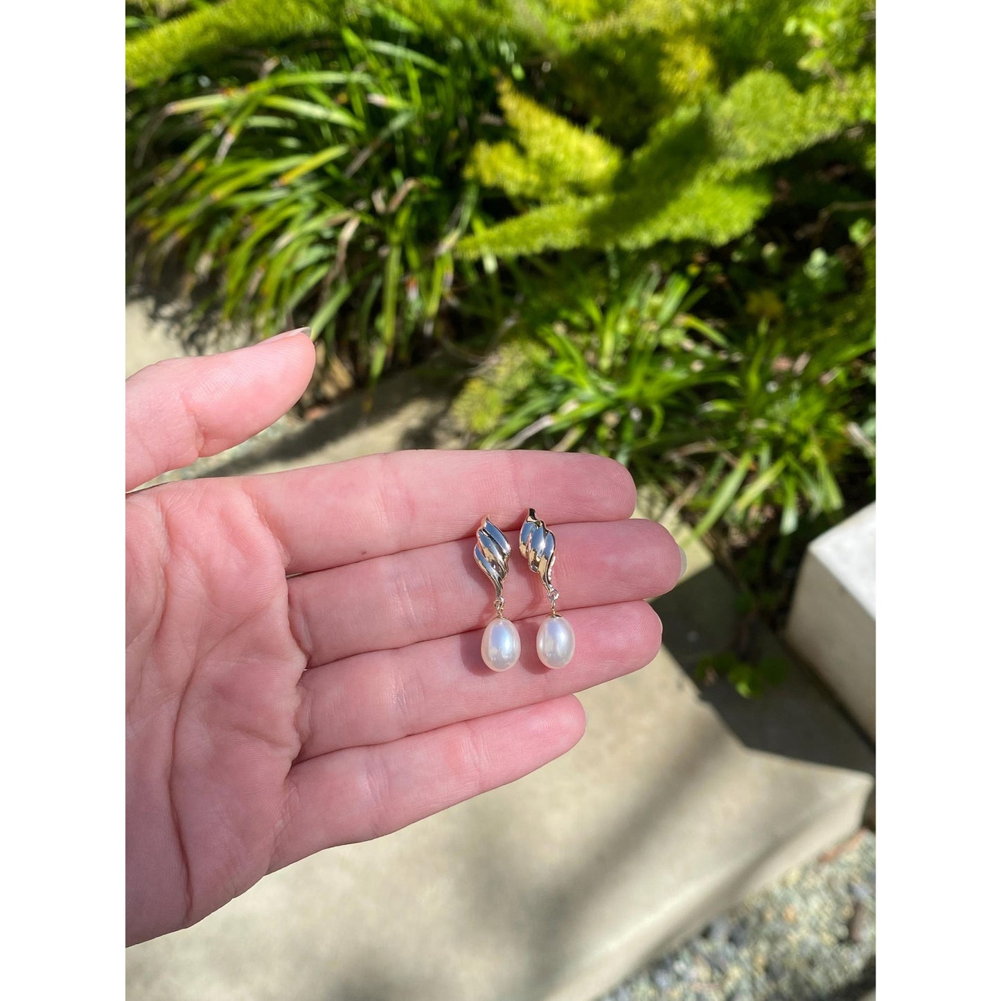 Vintage Solid 14k Yellow Gold Pearl Scalloped Dangle Stud Earrings