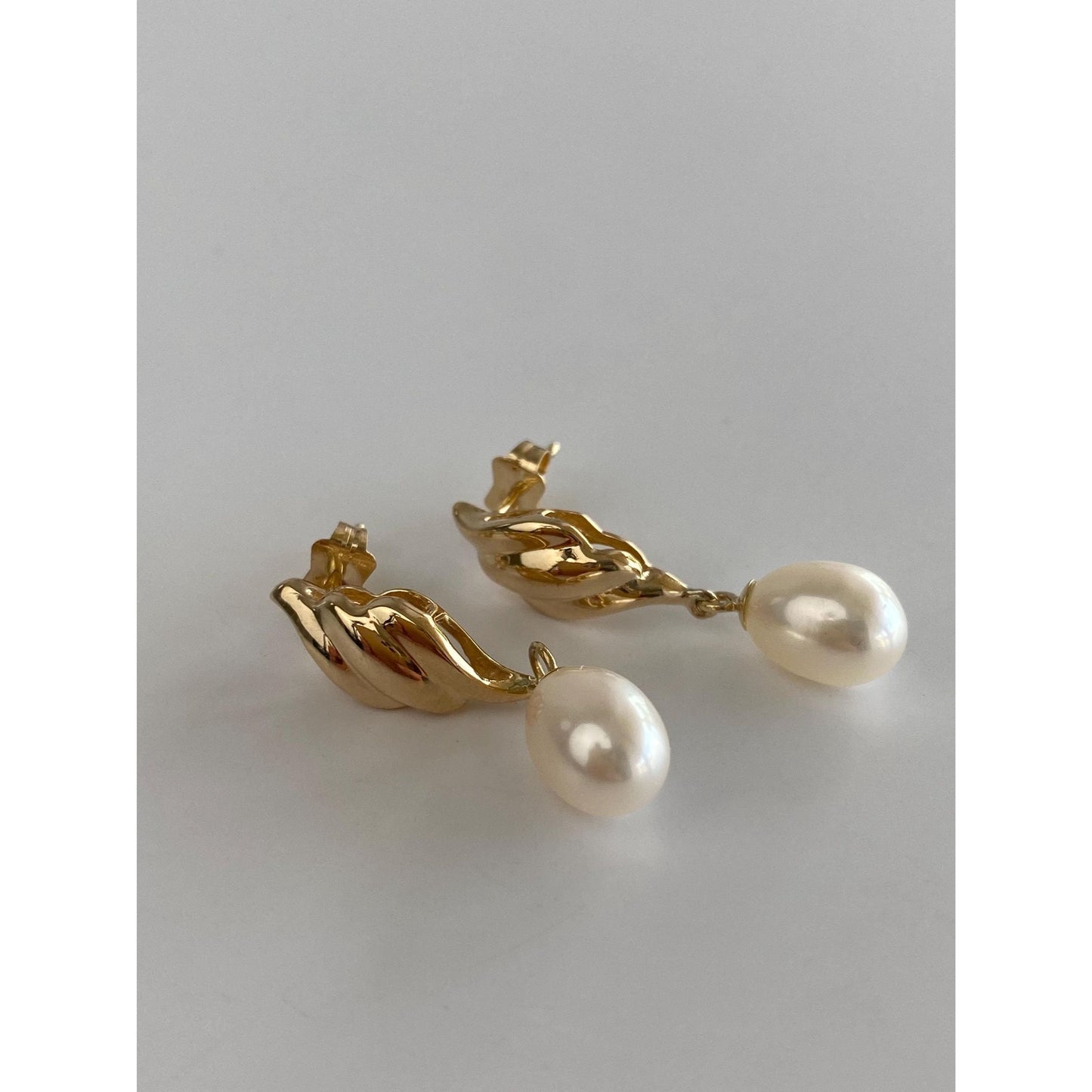 Vintage Solid 14k Yellow Gold Pearl Scalloped Dangle Stud Earrings