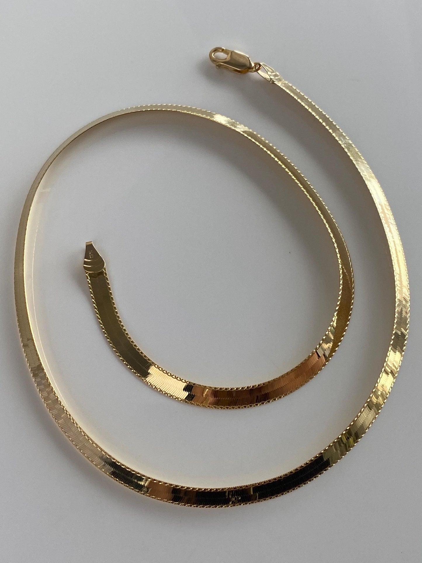 Vintage Solid 14k Yellow Gold Diamond Cut Border Herringbone Chain Necklace - 20 inches
