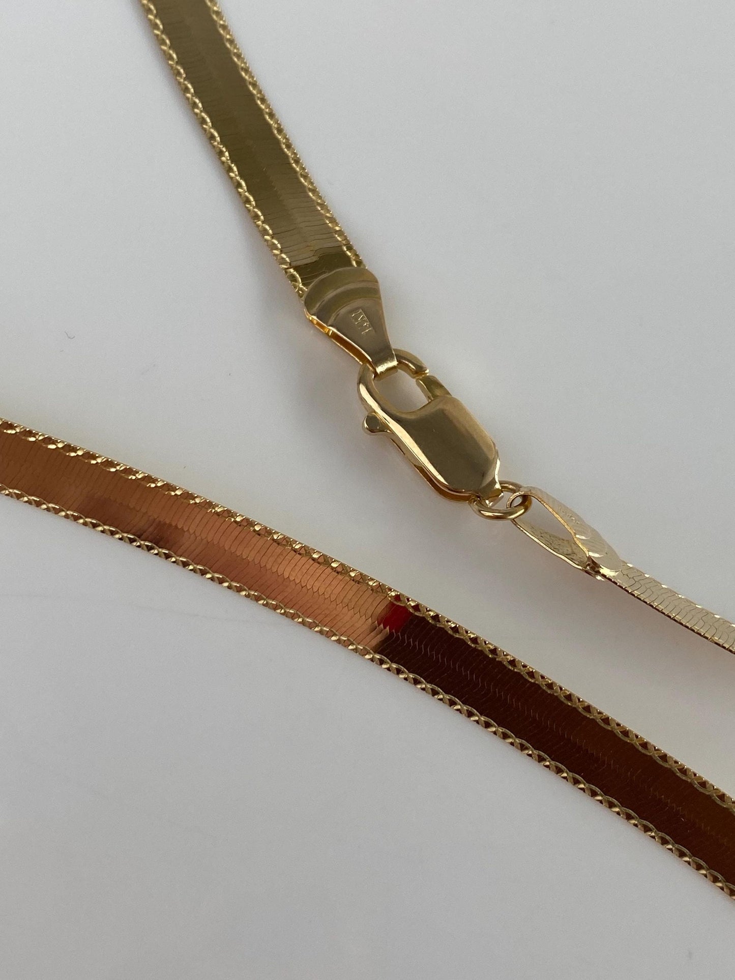 Vintage Solid 14k Yellow Gold Diamond Cut Border Herringbone Chain Necklace - 20 inches
