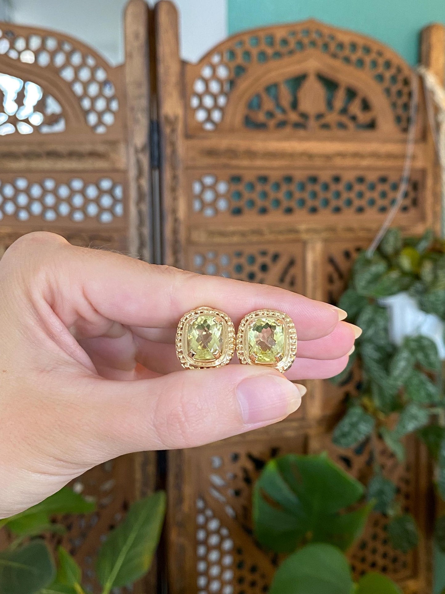 Vintage Solid 14k Yellow Gold Light Green Quartz Drop Earrings